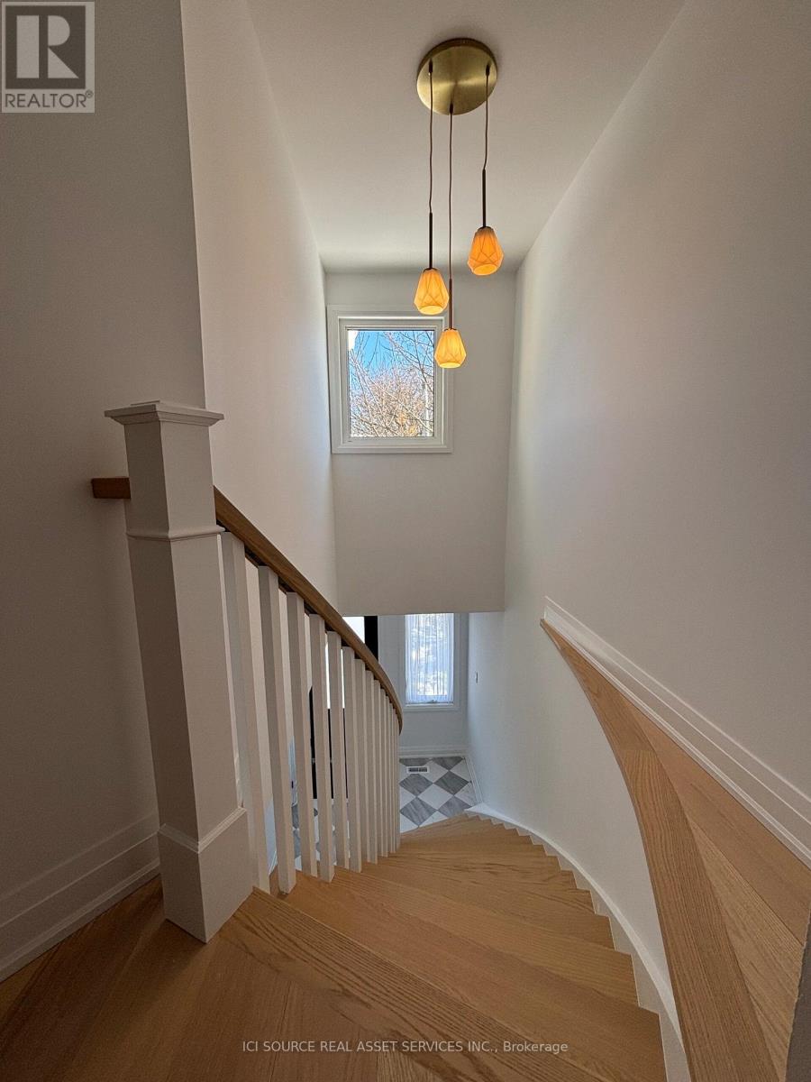 851 Sweetwater Crescent, Mississauga, Ontario  L5H 4A7 - Photo 9 - W12752884