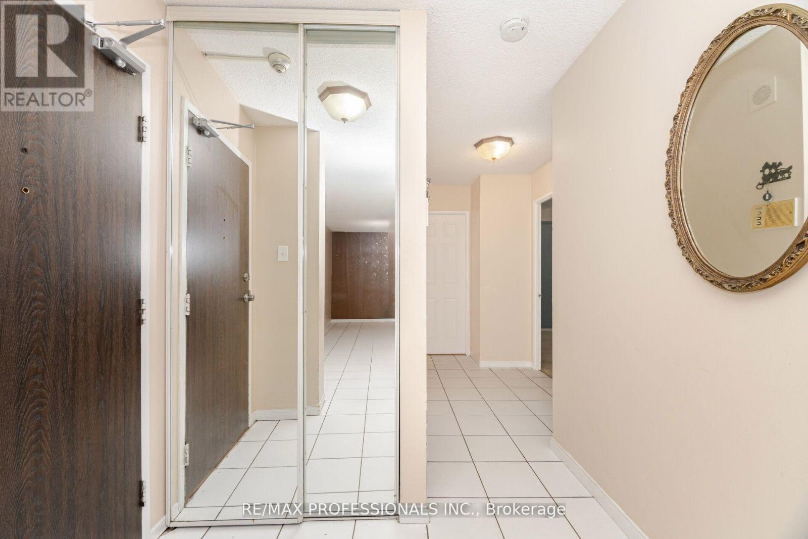 1109 - 4 Kings Cross Road, Brampton, Ontario  L6T 3X8 - Photo 6 - W12752998