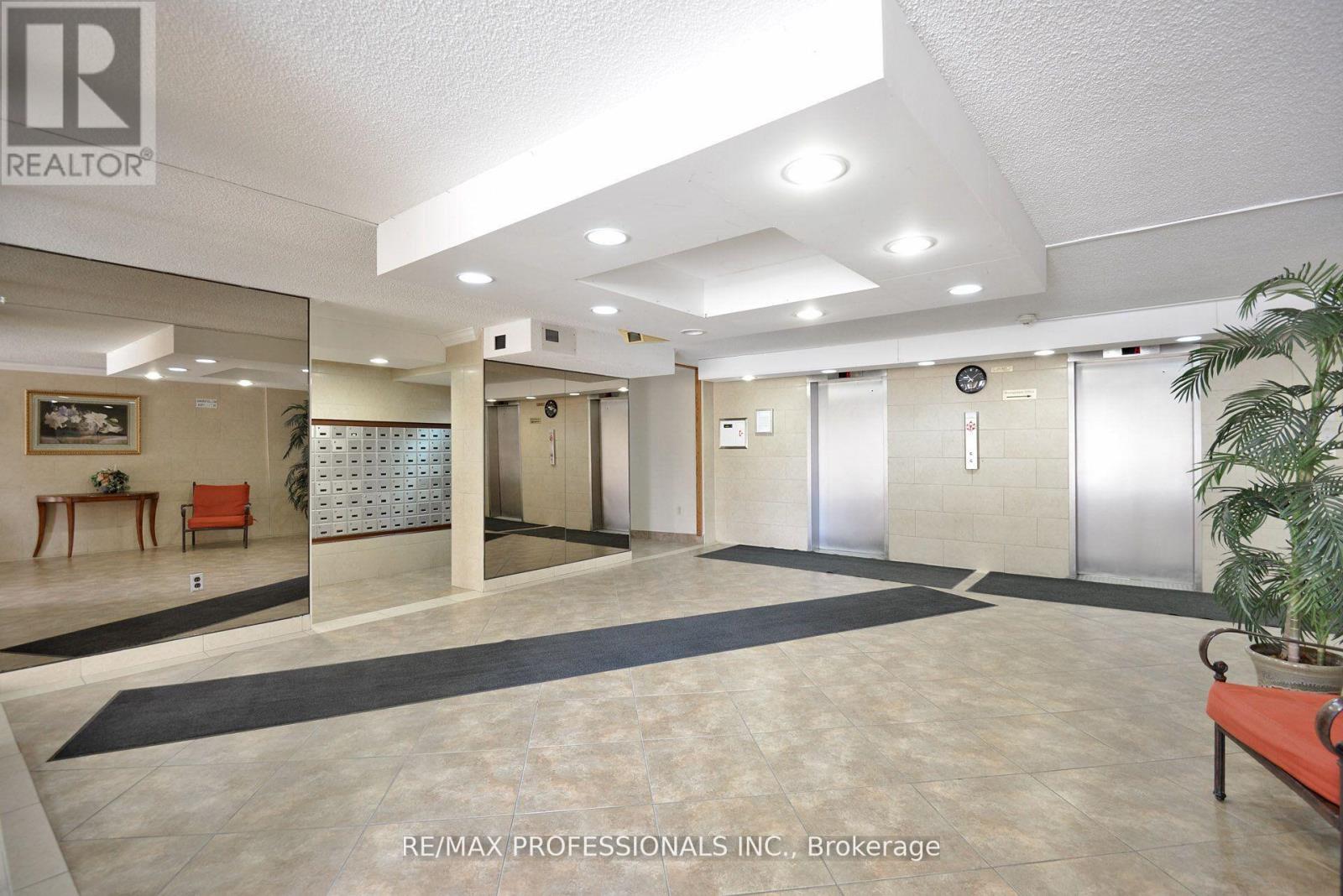 1109 - 4 Kings Cross Road, Brampton, Ontario  L6T 3X8 - Photo 4 - W12752998