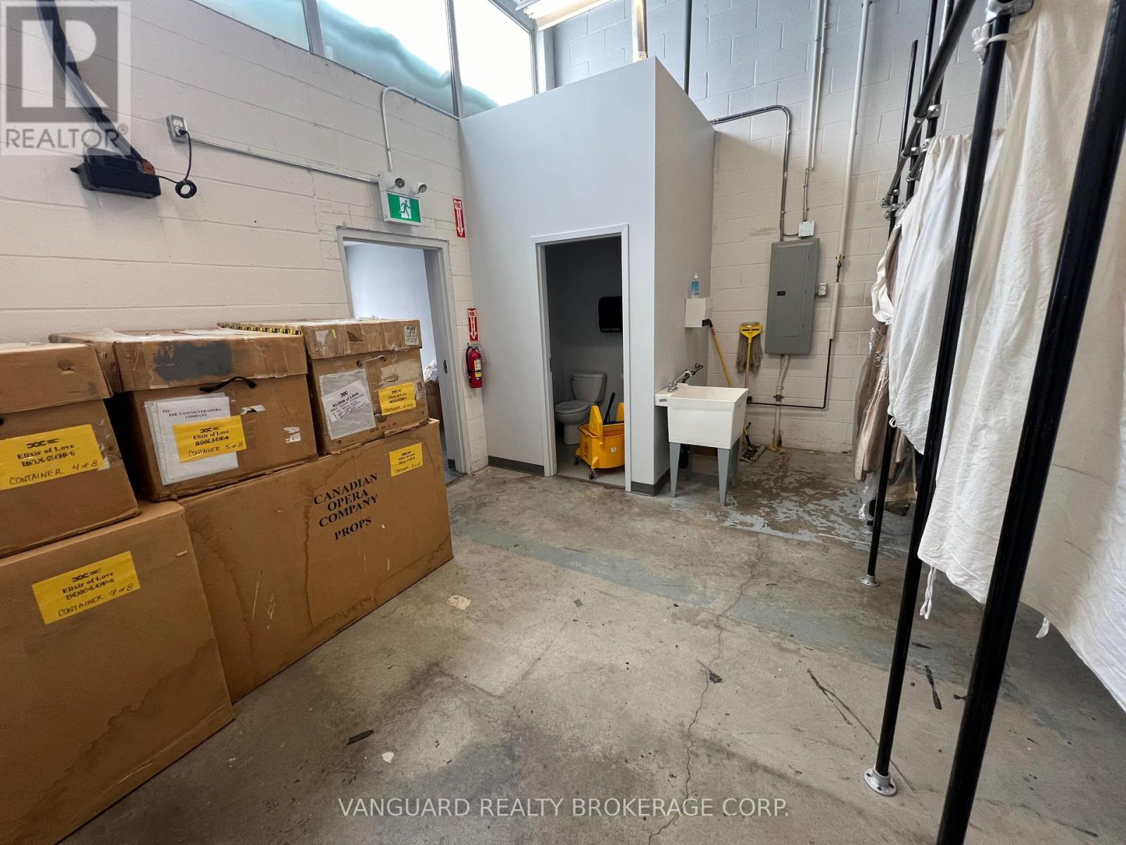 4469-4471 Chesswood Drive, Toronto, Ontario  M3J 2C3 - Photo 9 - W12752626