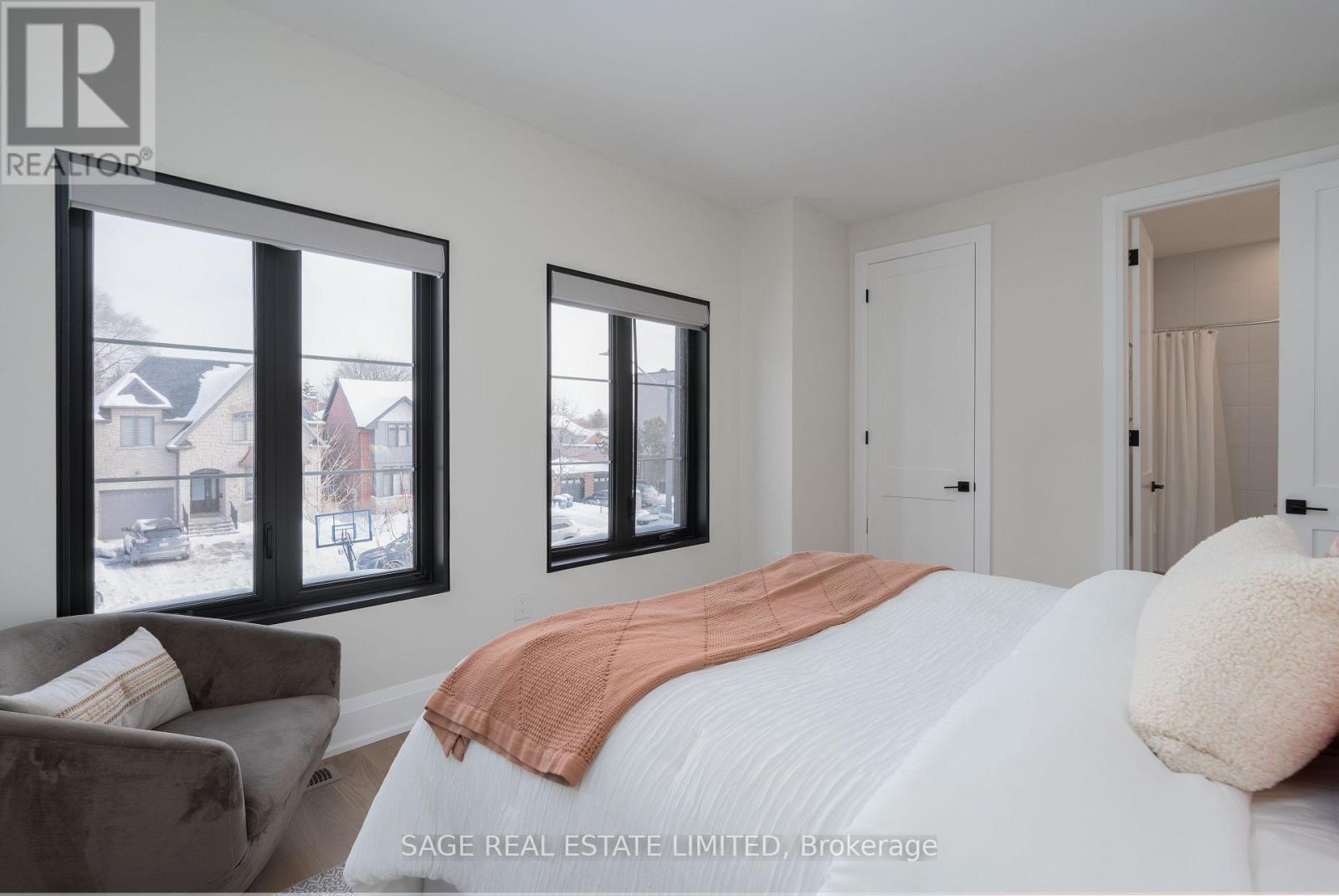 10 Brant Avenue, Mississauga (Port Credit), Ontario  L5G 3N8 - Photo 27 - W12753040