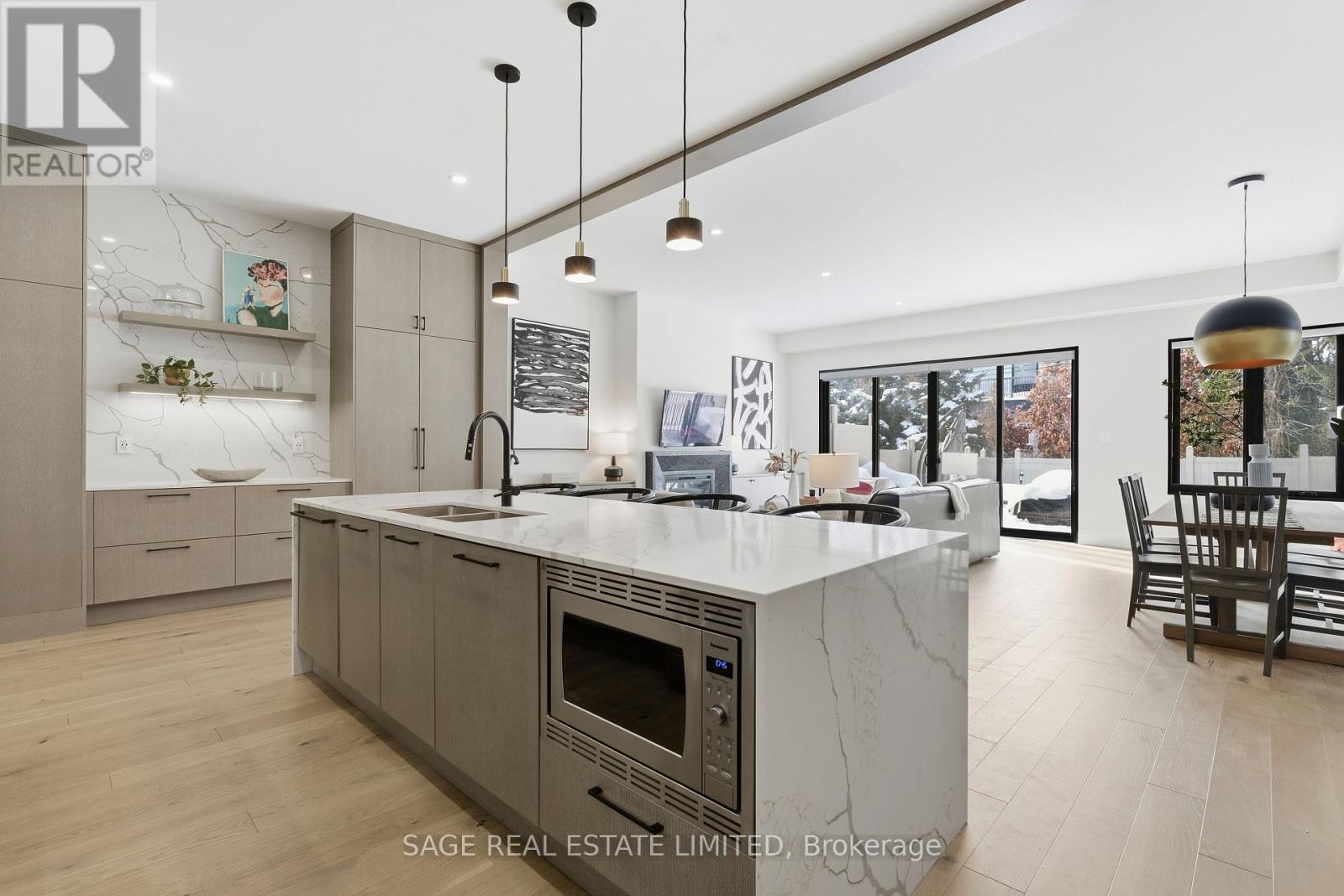 10 Brant Avenue, Mississauga (Port Credit), Ontario  L5G 3N8 - Photo 5 - W12753040