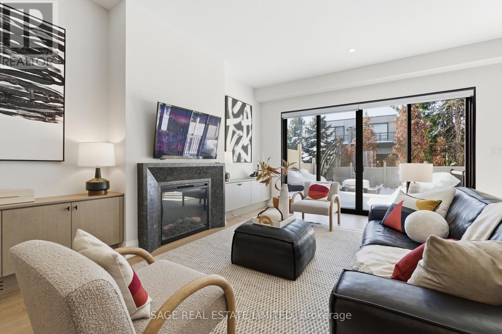 10 Brant Avenue, Mississauga (Port Credit), Ontario  L5G 3N8 - Photo 2 - W12753040