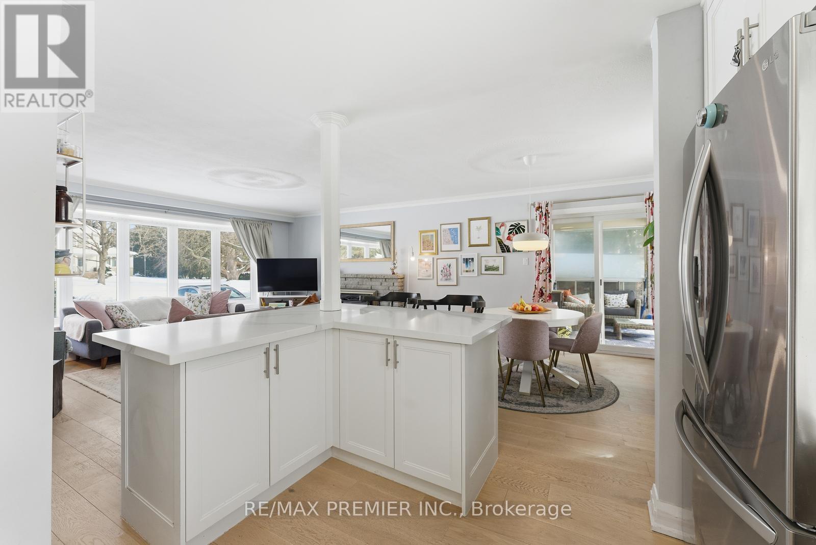 368 Lees Lane, Oakville (Wo West), Ontario  L6L 4S5 - Photo 11 - W12754156