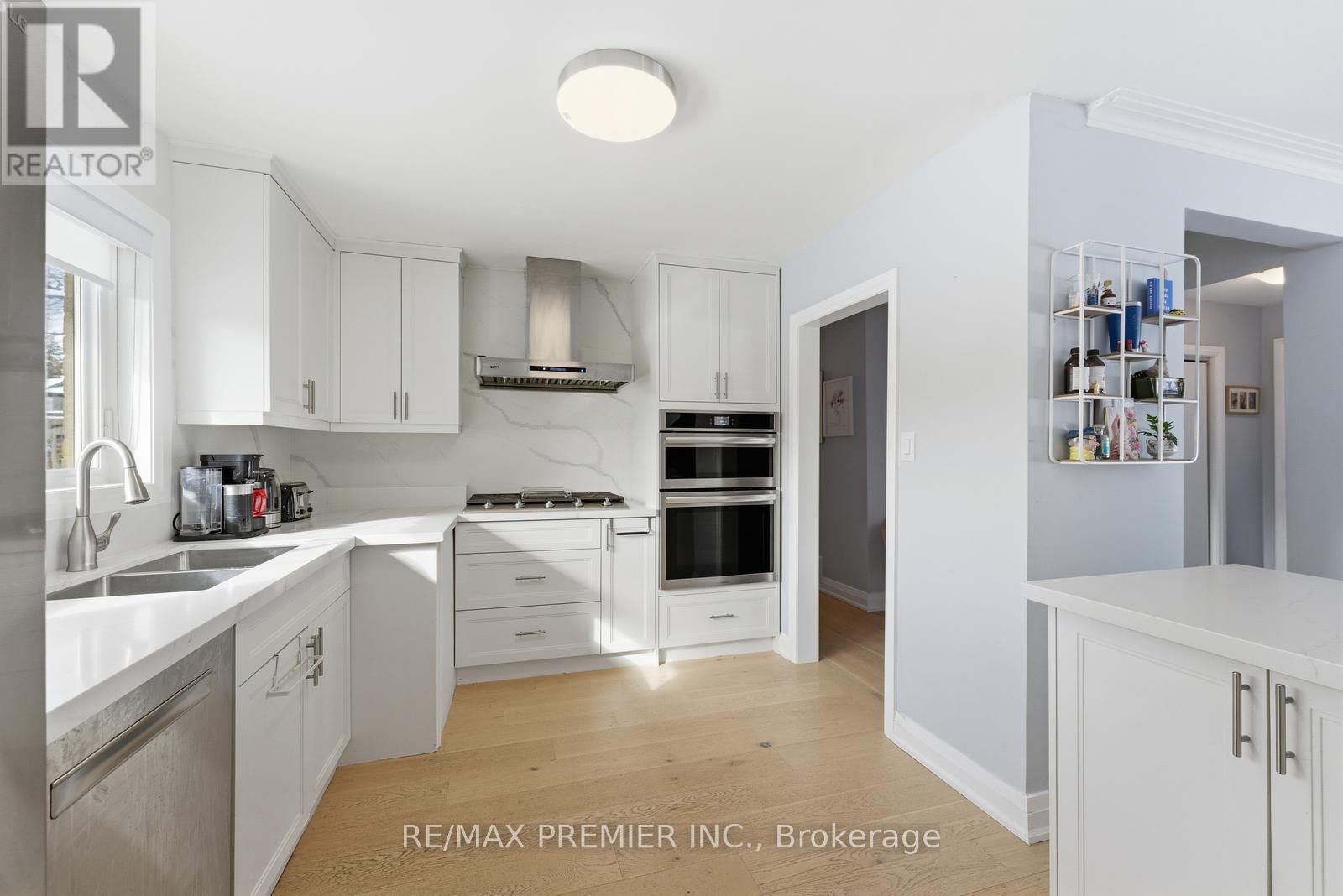 368 Lees Lane, Oakville (Wo West), Ontario  L6L 4S5 - Photo 7 - W12754156