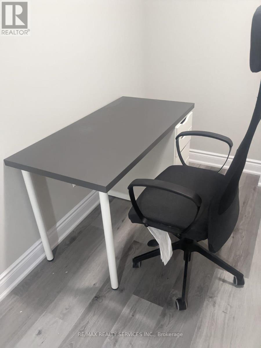 150 Dells Crescent, Brampton (Fletcher's Meadow), Ontario  L7A 2R4 - Photo 7 - W12754134