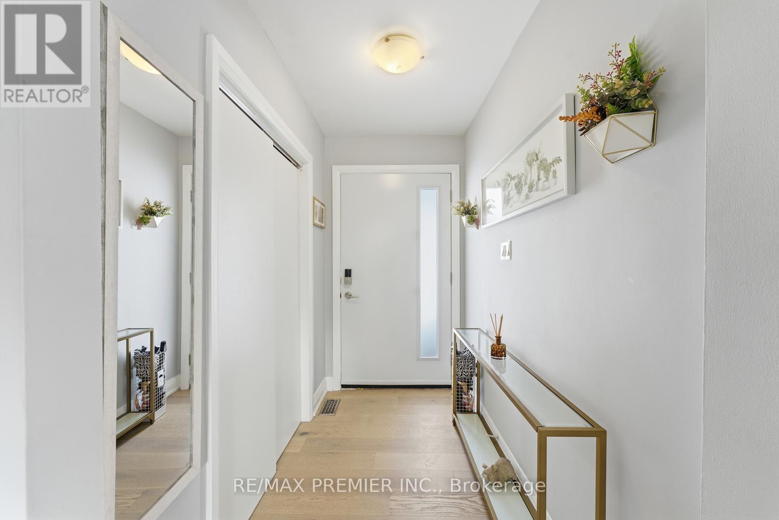 368 Lees Lane, Oakville (Wo West), Ontario  L6L 4S5 - Photo 4 - W12754156