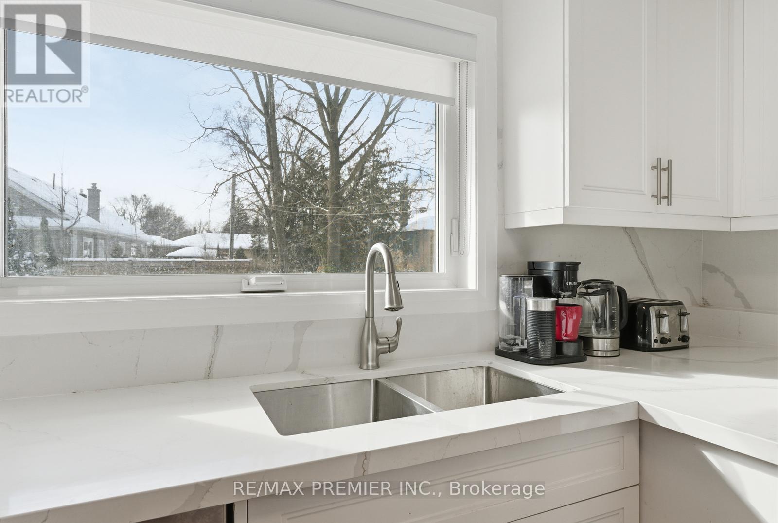 368 Lees Lane, Oakville (Wo West), Ontario  L6L 4S5 - Photo 8 - W12754156