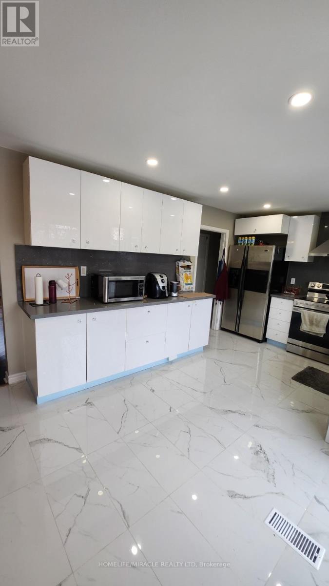 Main - 219 Mcmurchy Avenue, Brampton (Brampton South), Ontario  L6Y 1Z2 - Photo 5 - W12754276