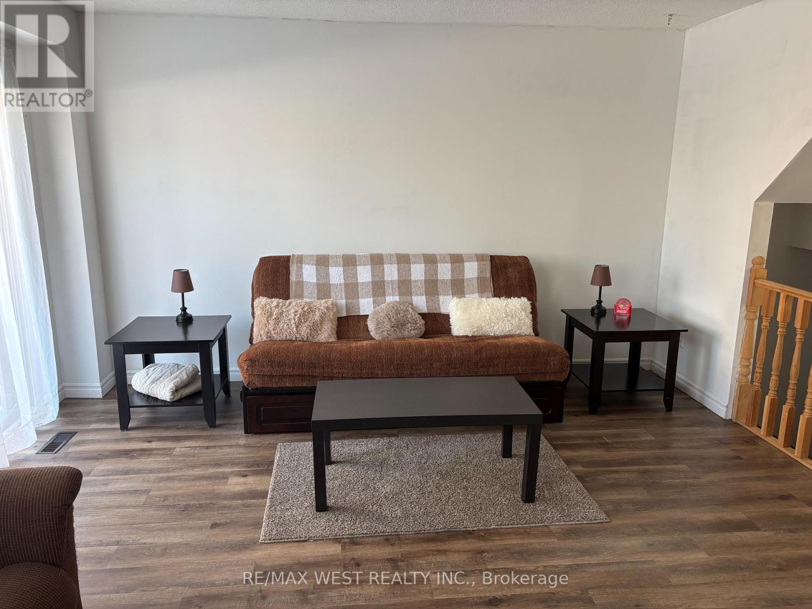 346 Fleetwood Crescent, Brampton (Southgate), Ontario  L6T 2E7 - Photo 2 - W12754412