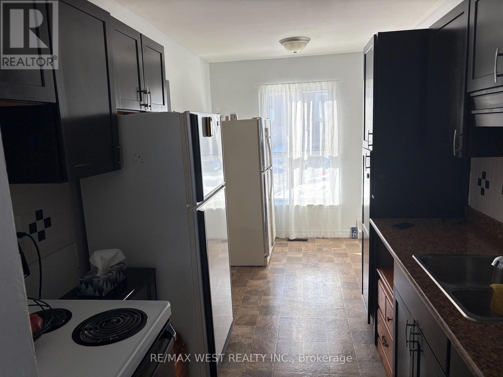 346 Fleetwood Crescent, Brampton (Southgate), Ontario  L6T 2E7 - Photo 6 - W12754412