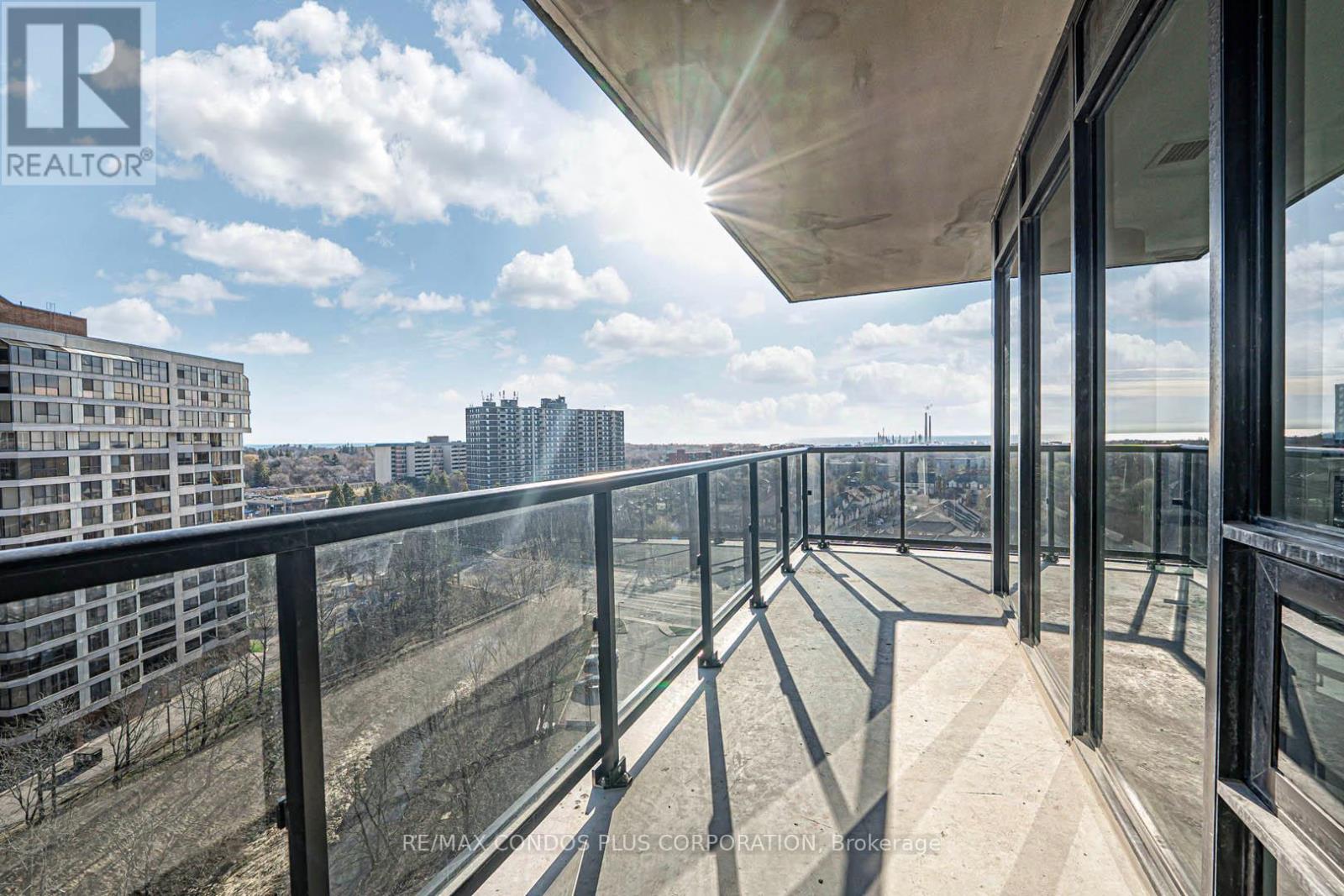 1104 - 1035 Southdown Road, Mississauga (Clarkson), Ontario  L5J 0A3 - Photo 9 - W12754418