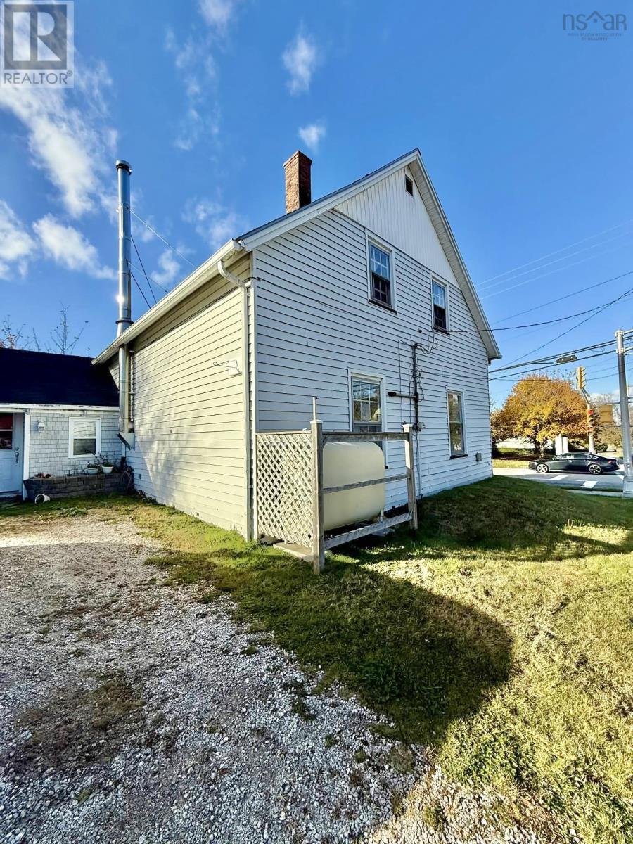 27 Starrs Road, Yarmouth, Nova Scotia  B5A 2S9 - Photo 17 - 202526654