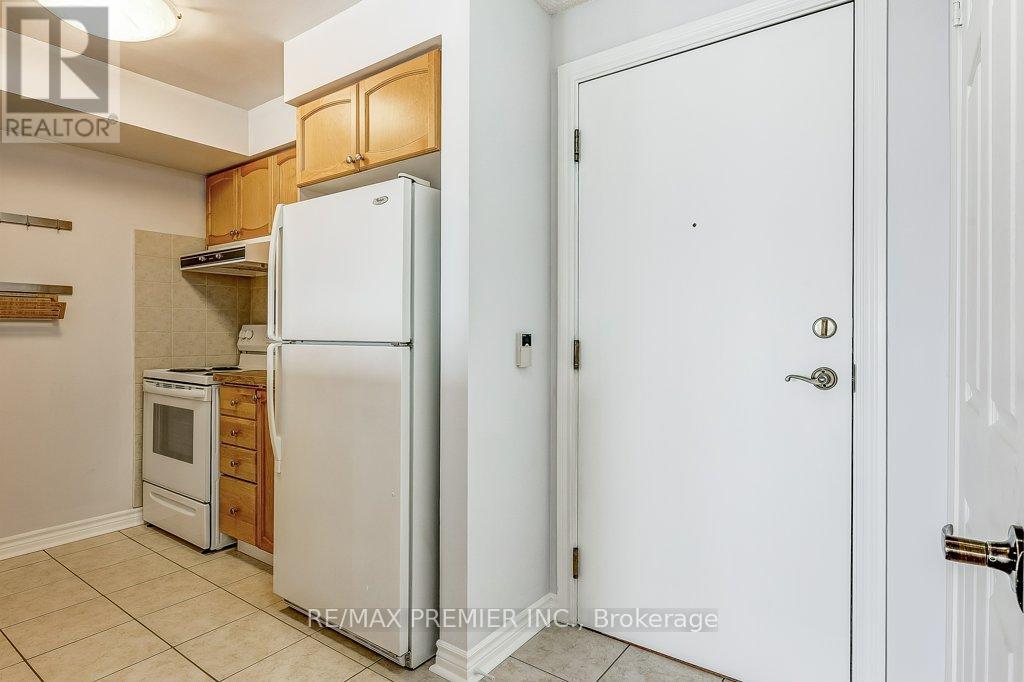 1622 - 700 Humberwood Boulevard, Toronto, Ontario  M9W 7J4 - Photo 4 - W12754514