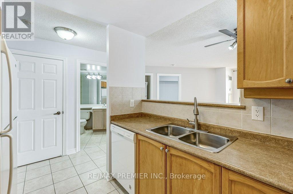 1622 - 700 Humberwood Boulevard, Toronto, Ontario  M9W 7J4 - Photo 6 - W12754514