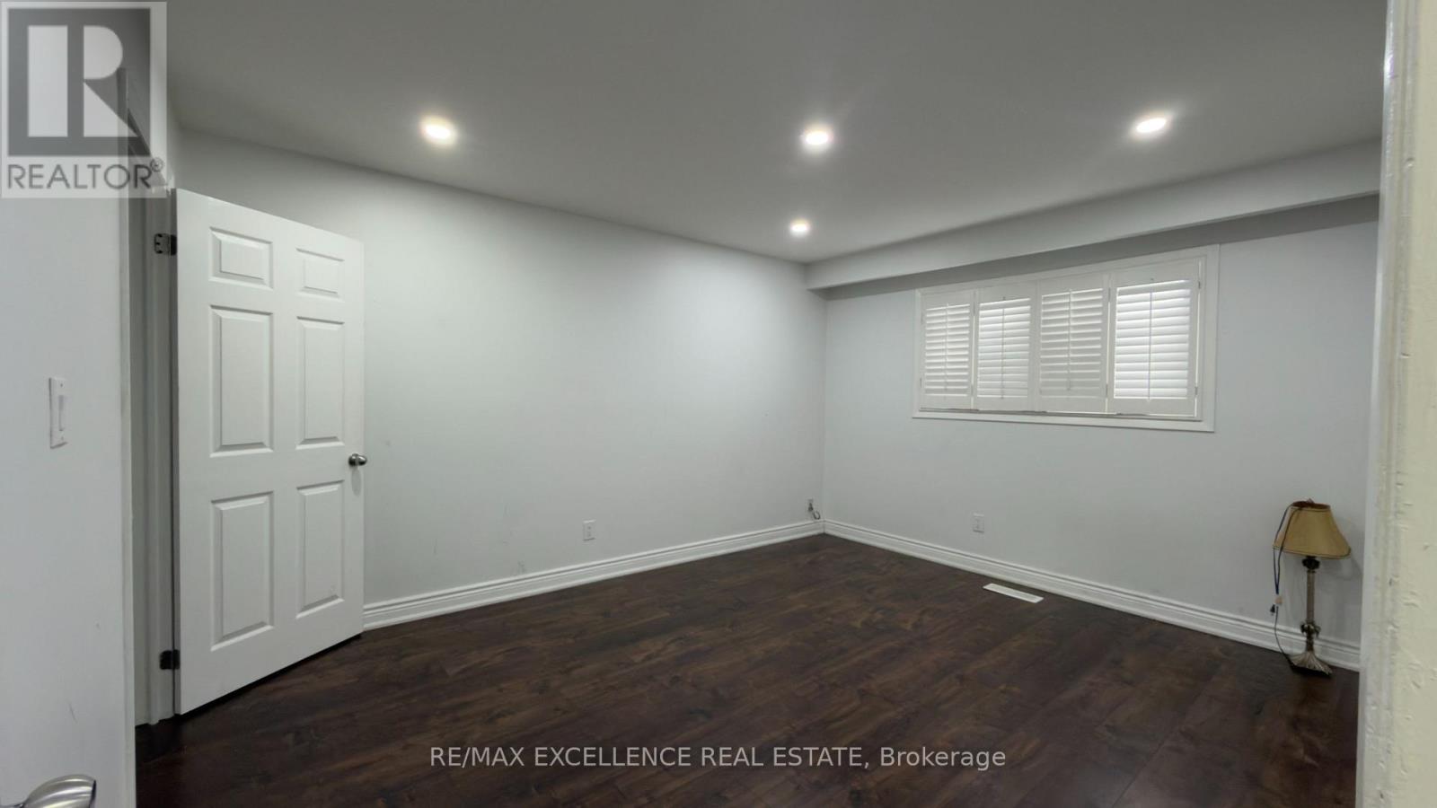 7479 Pickfair Drive, Mississauga, Ontario  L4T 2N1 - Photo 3 - W12754612