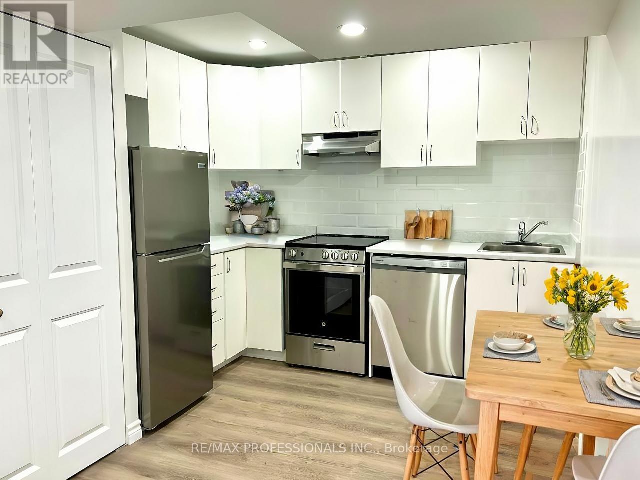 Lower - 2046 Deer Park Road, Oakville, Ontario  L6M 3V1 - Photo 2 - W12754590