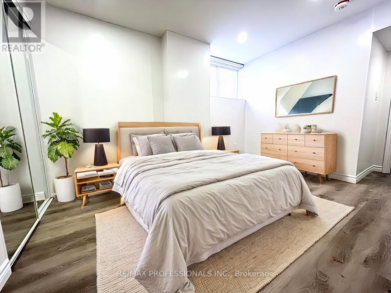 Lower - 2046 Deer Park Road, Oakville, Ontario  L6M 3V1 - Photo 3 - W12754590