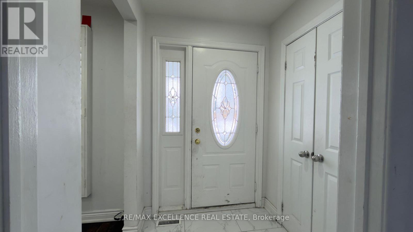 7479 Pickfair Drive, Mississauga, Ontario  L4T 2N1 - Photo 15 - W12754612