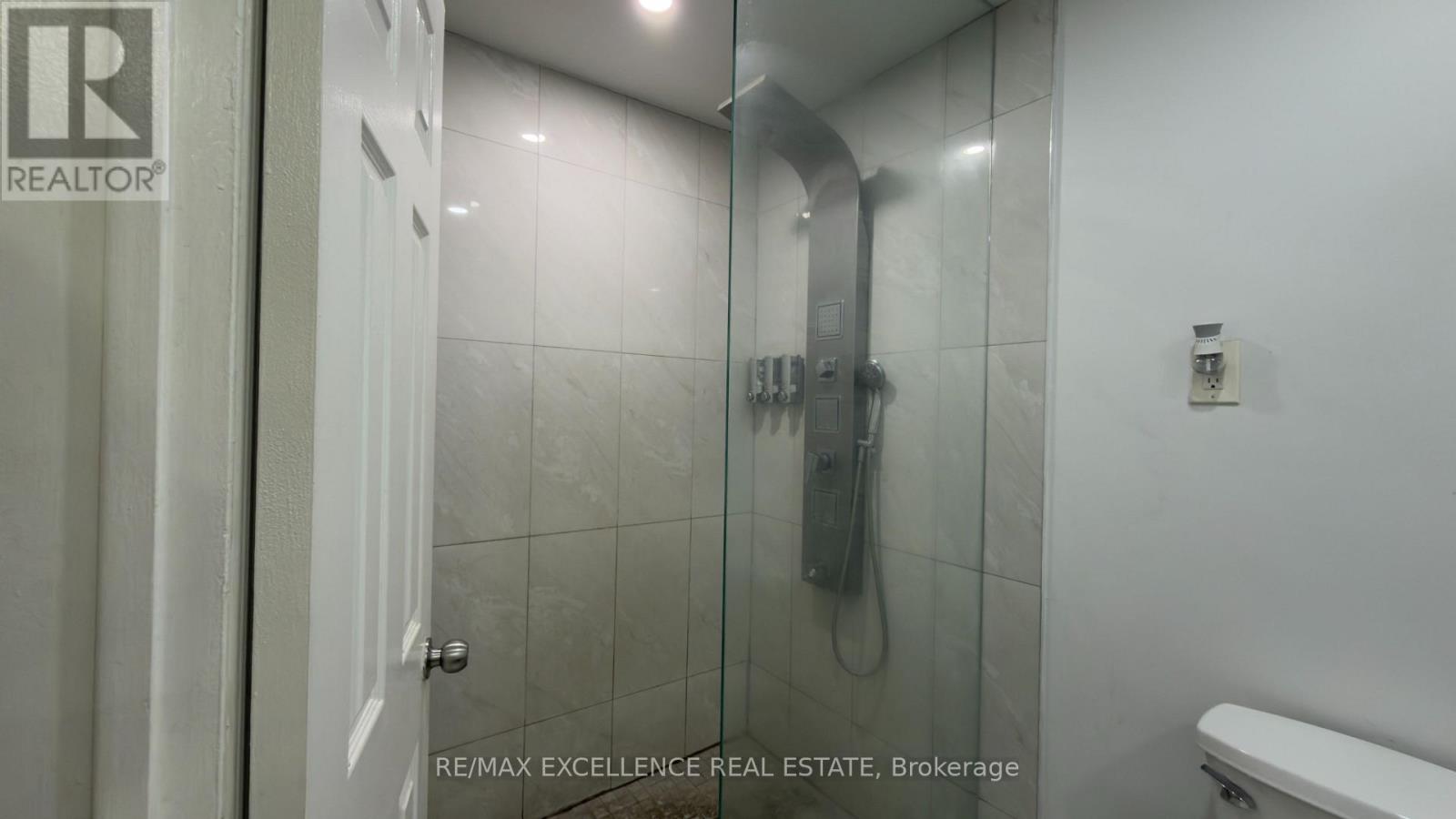 7479 Pickfair Drive, Mississauga, Ontario  L4T 2N1 - Photo 11 - W12754612