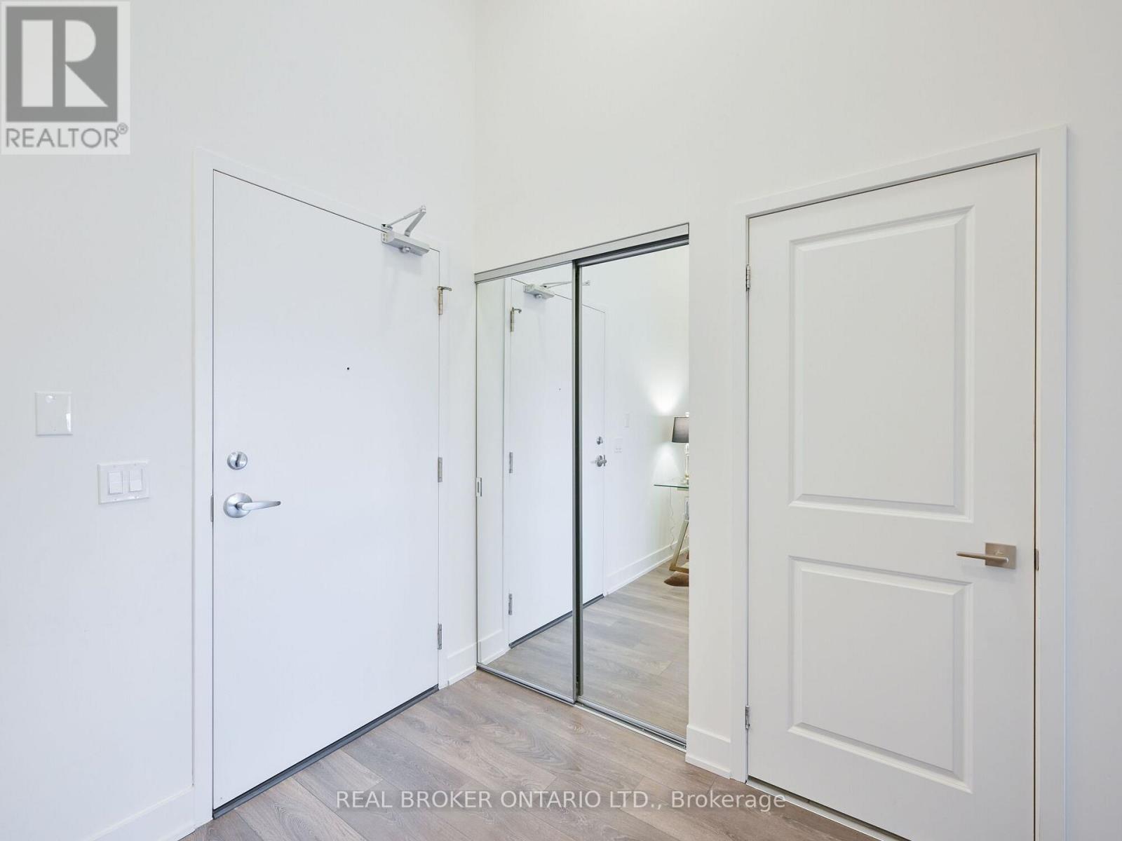 411 - 297 Oak Walk Drive, Oakville, Ontario  L6H 3R6 - Photo 8 - W12754664