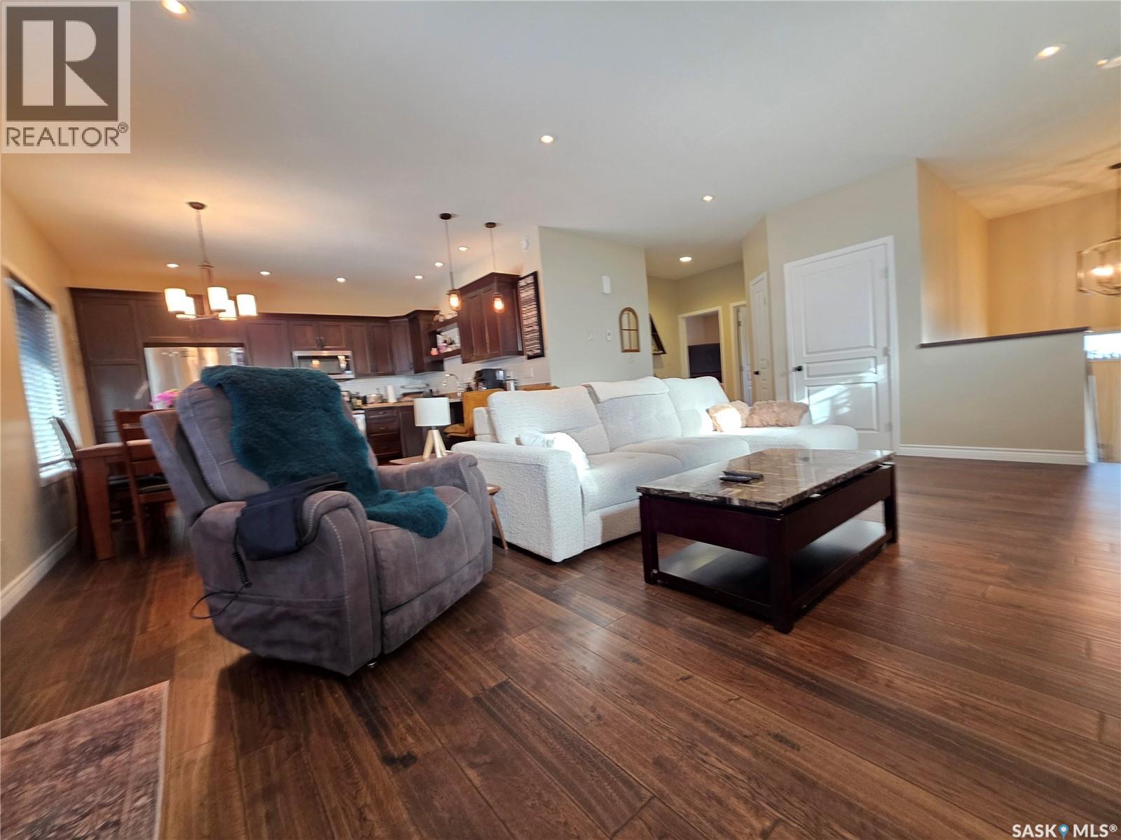 206 8th Avenue Ne, Swift Current, Saskatchewan  S9H 2P4 - Photo 9 - SK027906