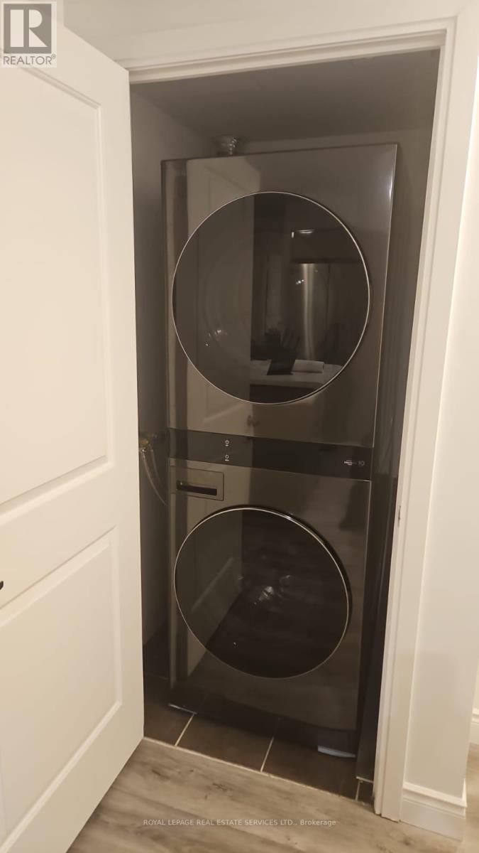 1007 - 330 Burnhamthorpe Road, Mississauga, Ontario  L5B 0E1 - Photo 4 - W12754842