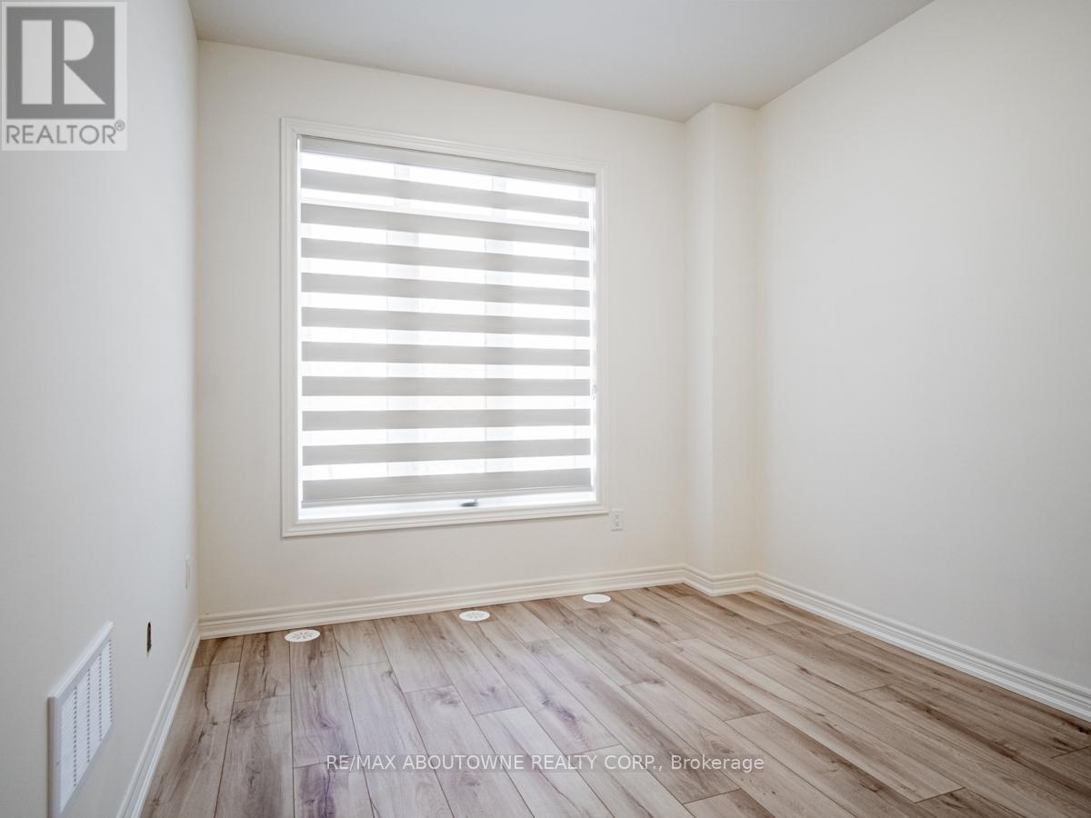 533 Dundas Street E, Oakville (Jm Joshua Meadows), Ontario  L6H 3P6 - Photo 6 - W12754998