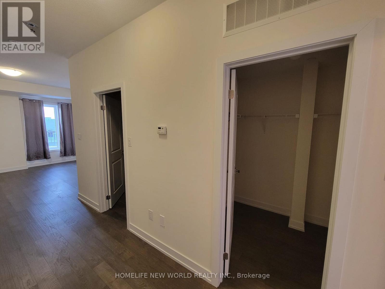 114 William Duncan Road, Toronto (Downsview-Roding-Cfb), Ontario  M3K 0C7 - Photo 11 - W12754986