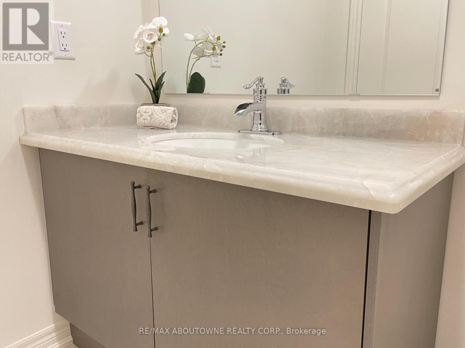 533 Dundas Street E, Oakville (Jm Joshua Meadows), Ontario  L6H 3P6 - Photo 13 - W12754998