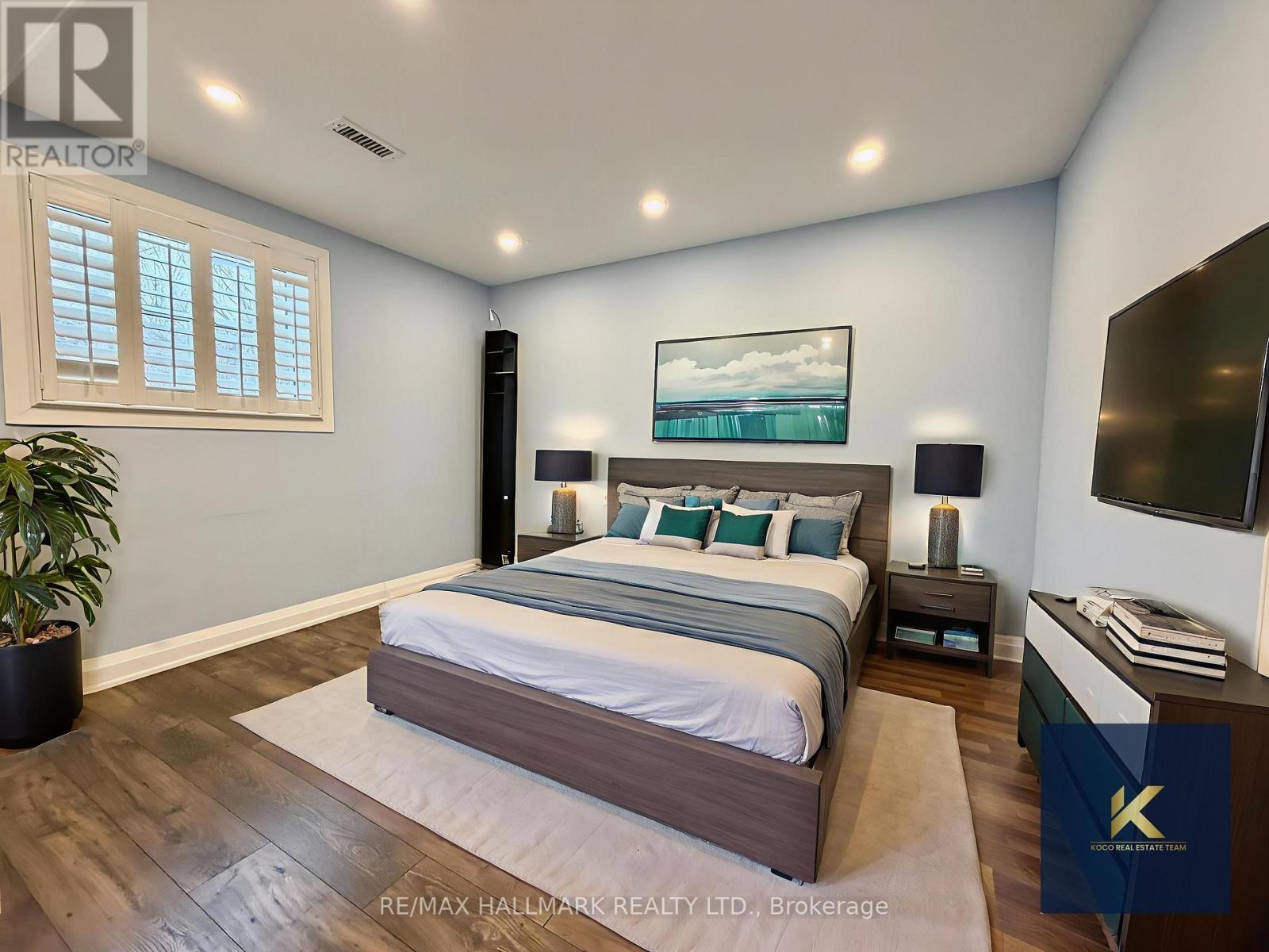 12 Sweetland Road, Toronto, Ontario  M9P 3K9 - Photo 6 - W12755070