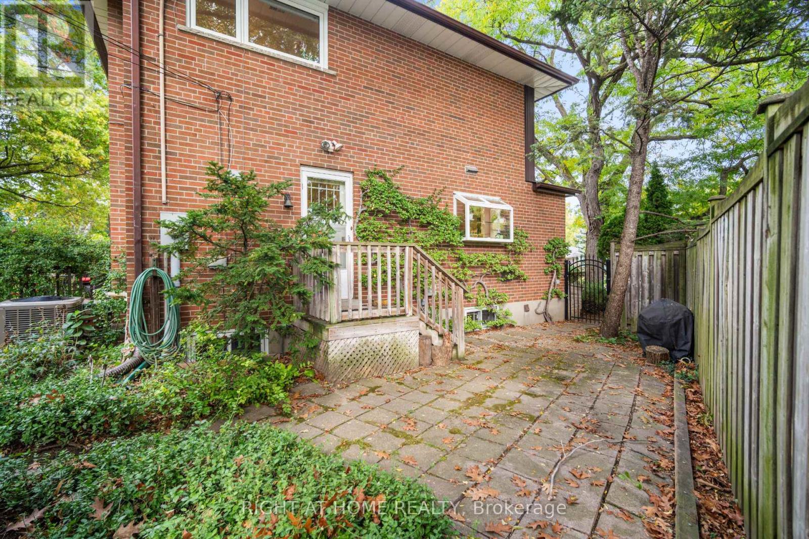 20 West Deane Valley Road, Toronto, Ontario  M9B 3K5 - Photo 24 - W12755032