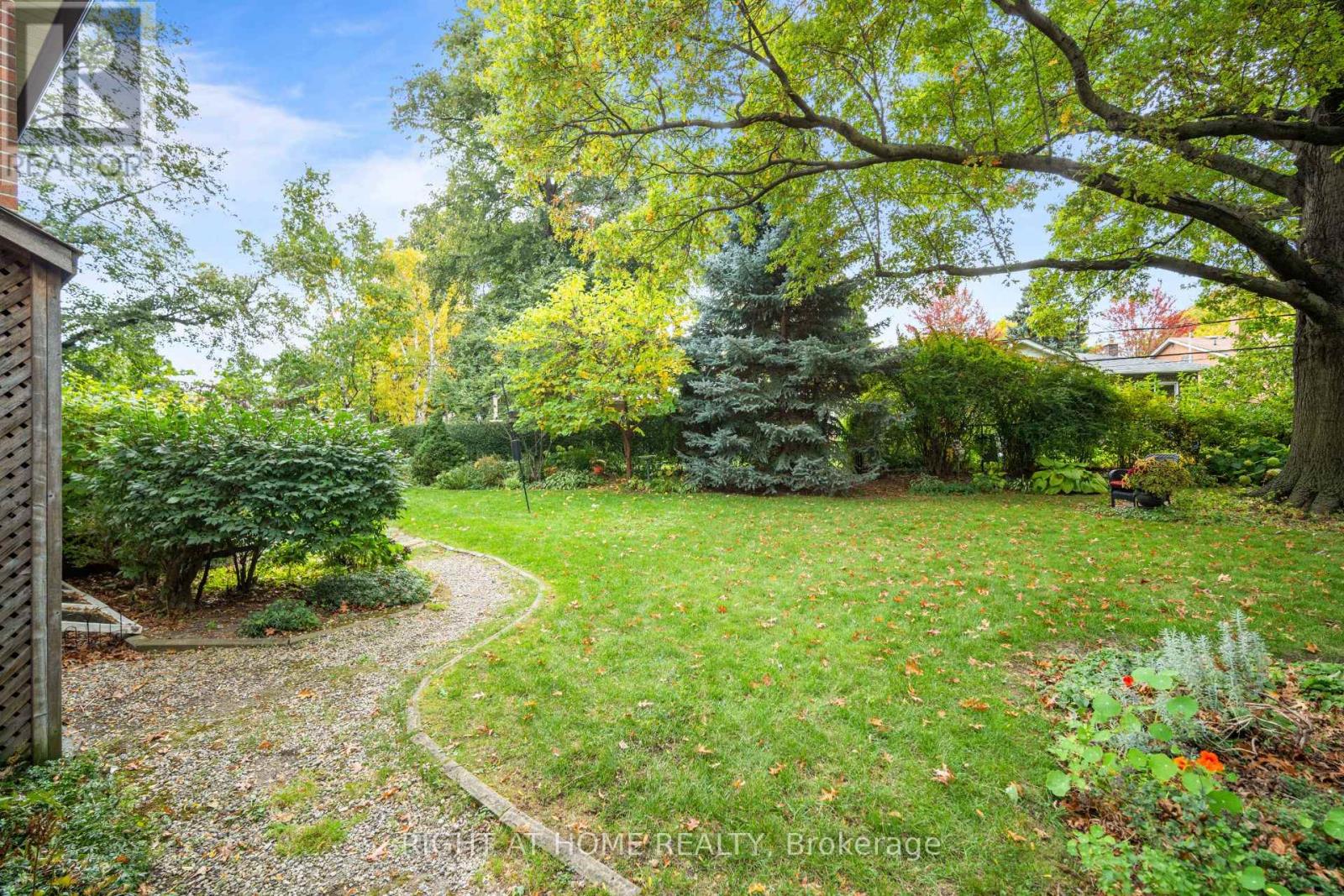 20 West Deane Valley Road, Toronto, Ontario  M9B 3K5 - Photo 28 - W12755032