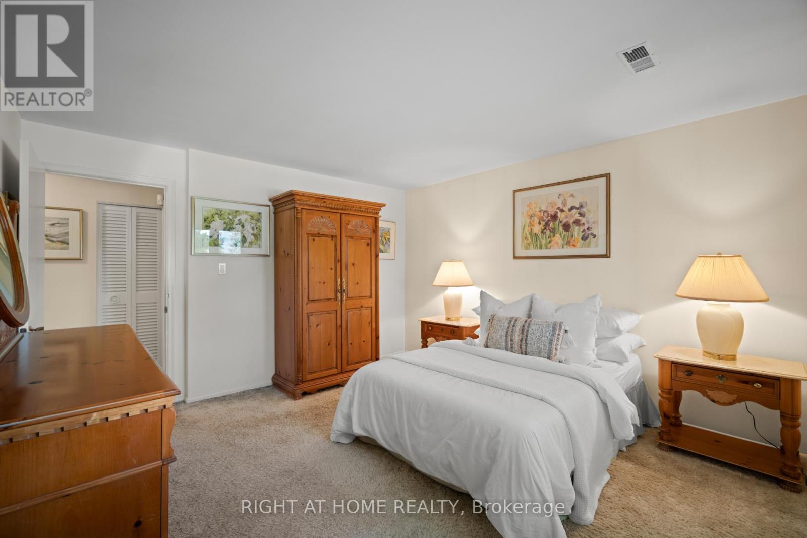 20 West Deane Valley Road, Toronto, Ontario  M9B 3K5 - Photo 13 - W12755032