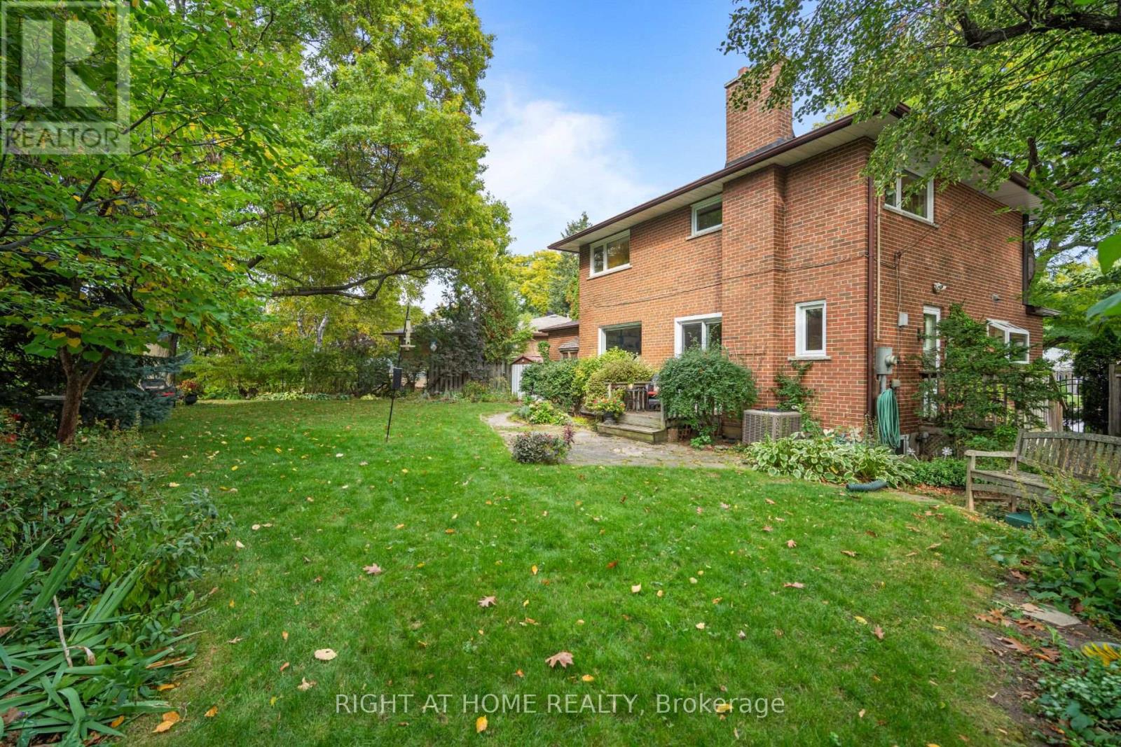 20 West Deane Valley Road, Toronto, Ontario  M9B 3K5 - Photo 25 - W12755032