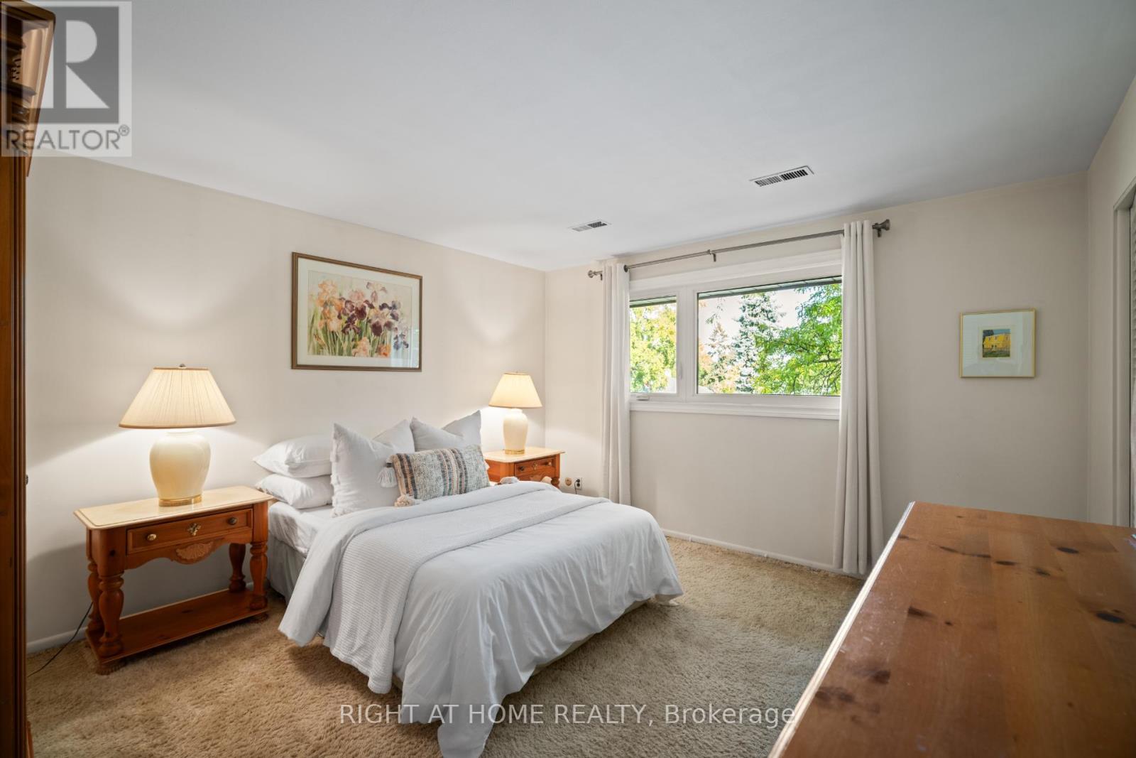 20 West Deane Valley Road, Toronto, Ontario  M9B 3K5 - Photo 12 - W12755032