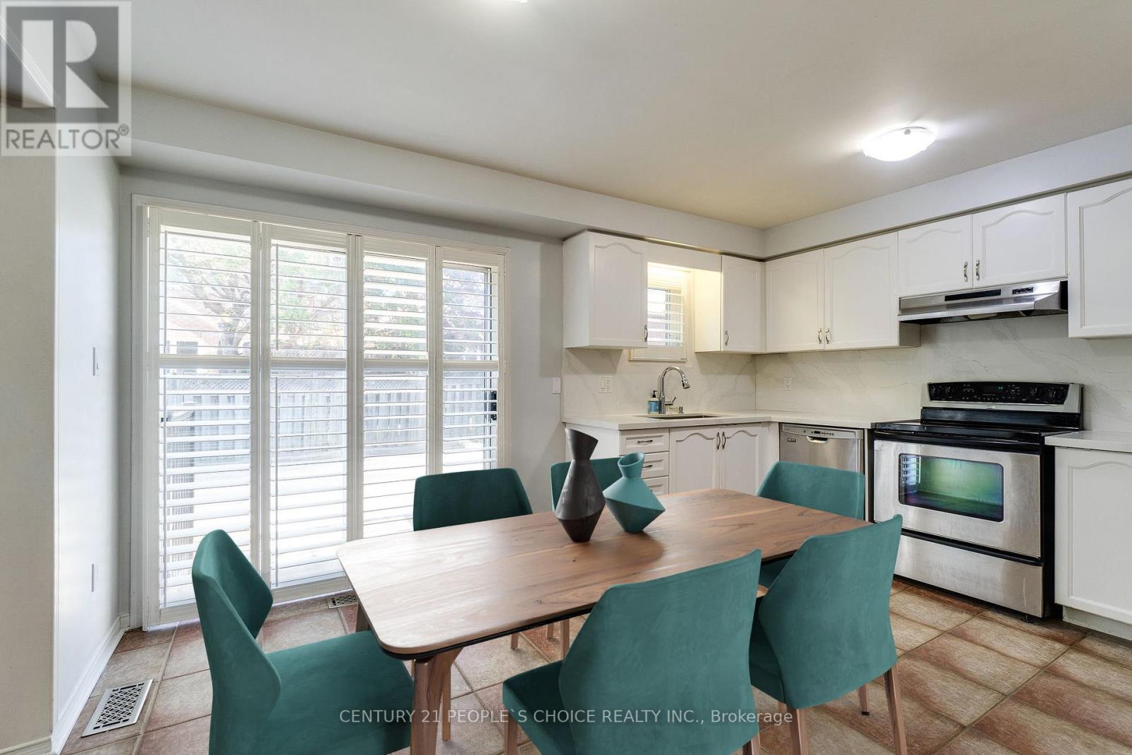 3841 Periwinkle Crescent, Mississauga, Ontario  L5N 6W8 - Photo 8 - W12755050