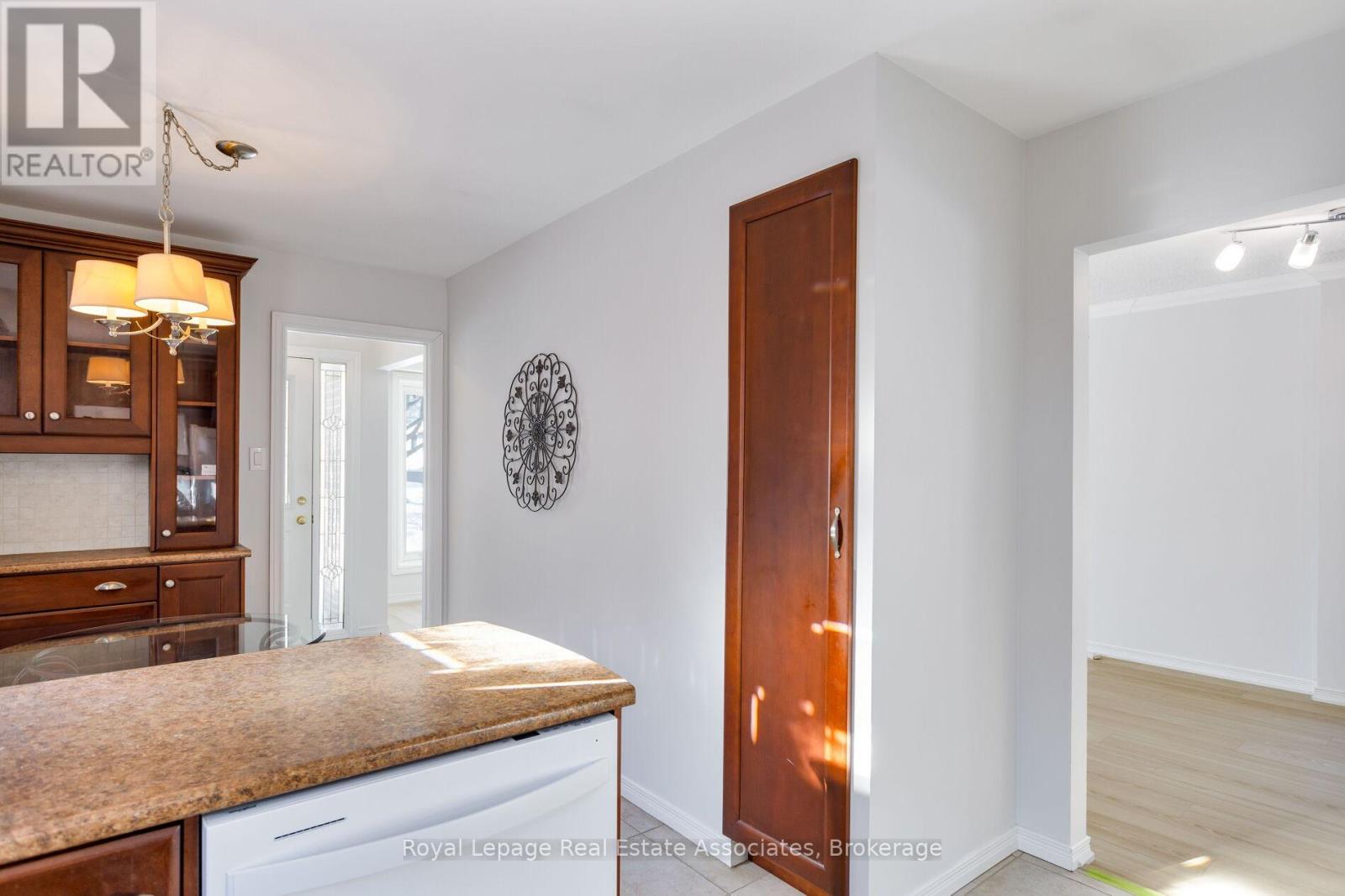 958 Fletcher Valley Crescent, Mississauga, Ontario  L5J 2X7 - Photo 20 - W12755152