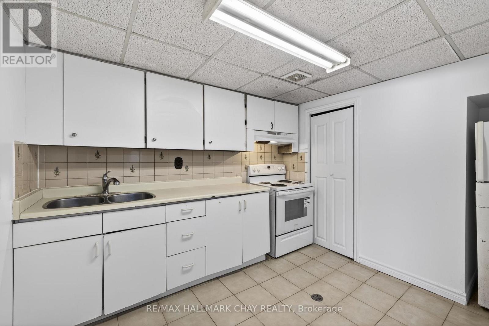 328 Lara Woods, Mississauga, Ontario  L5A 3A9 - Photo 22 - W12755130