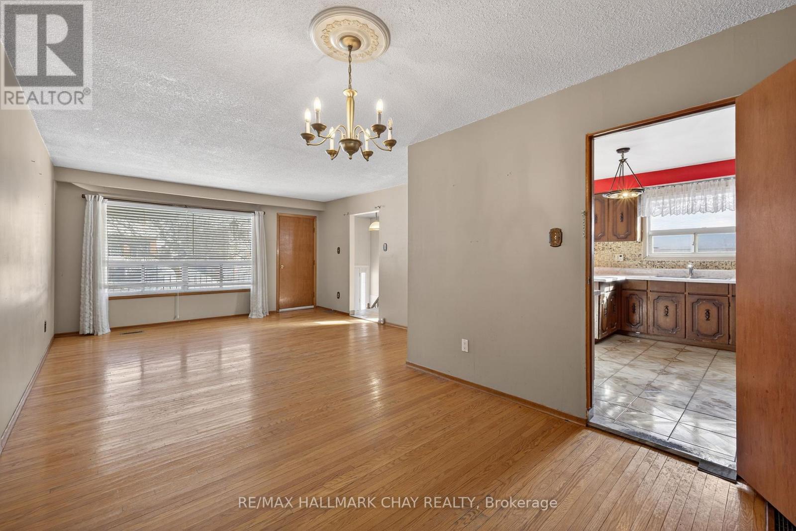 328 Lara Woods, Mississauga, Ontario  L5A 3A9 - Photo 7 - W12755130