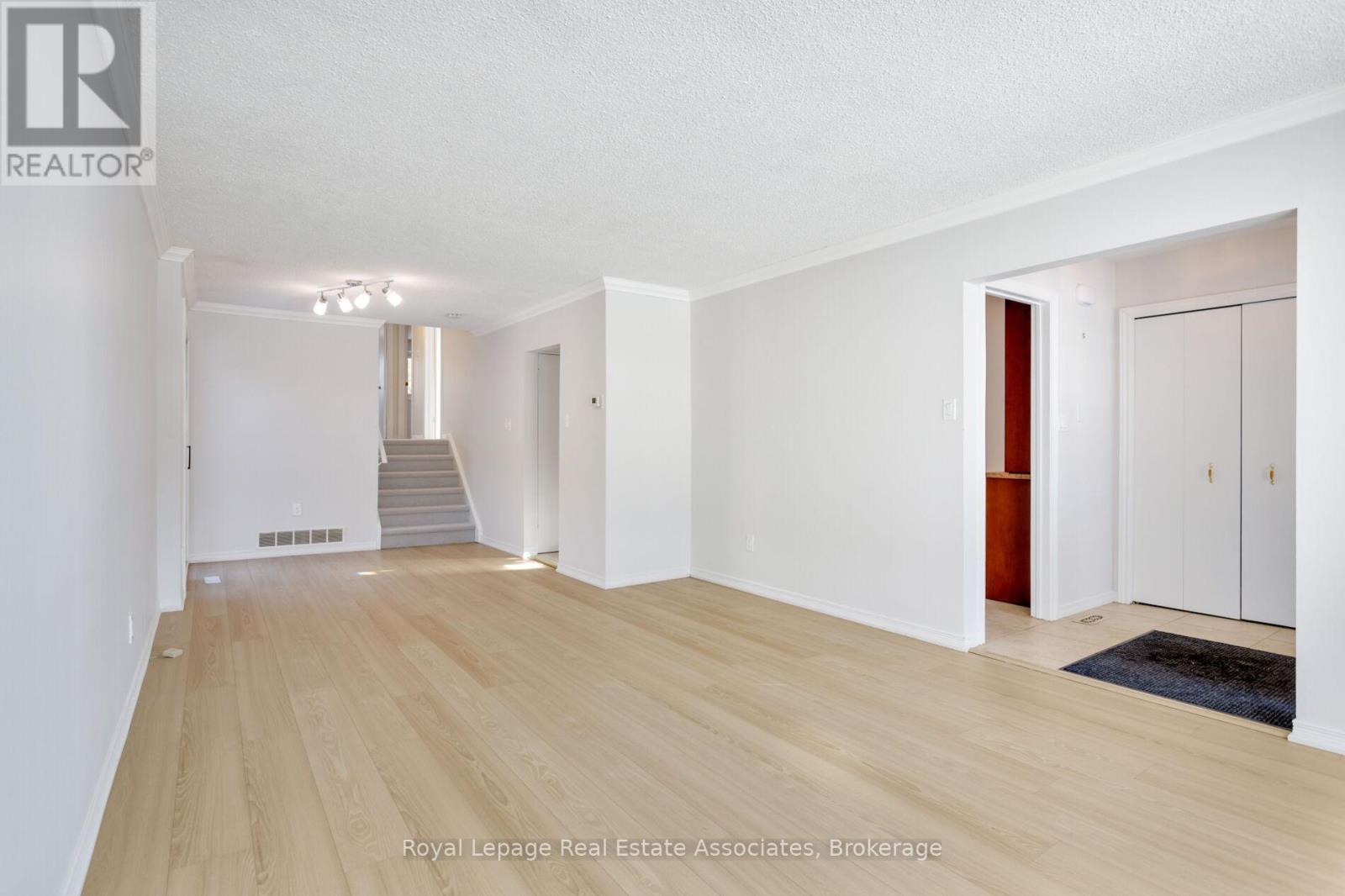 958 Fletcher Valley Crescent, Mississauga, Ontario  L5J 2X7 - Photo 10 - W12755152