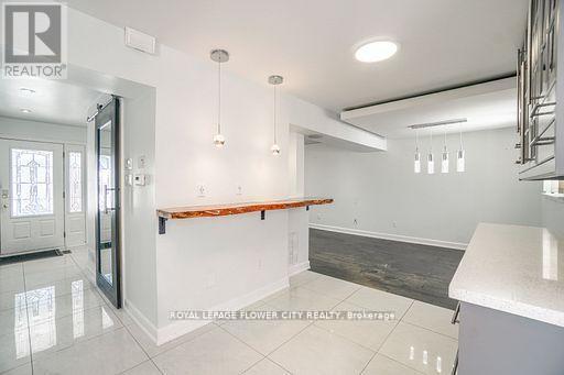 Main Floor - 12 Gondola Crescent, Brampton, Ontario  L6S 1W6 - Photo 12 - W12755140