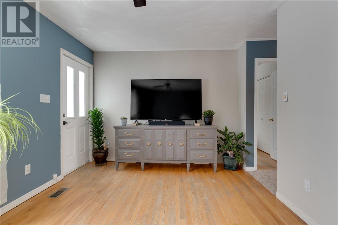 5744 Gagnon Street, Azilda, Ontario  P0M 1B0 - Photo 8 - 2126322