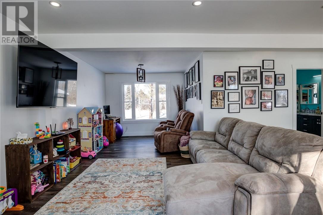 374 Seguin, Chelmsford, Ontario  P0M 1L0 - Photo 9 - 2126311