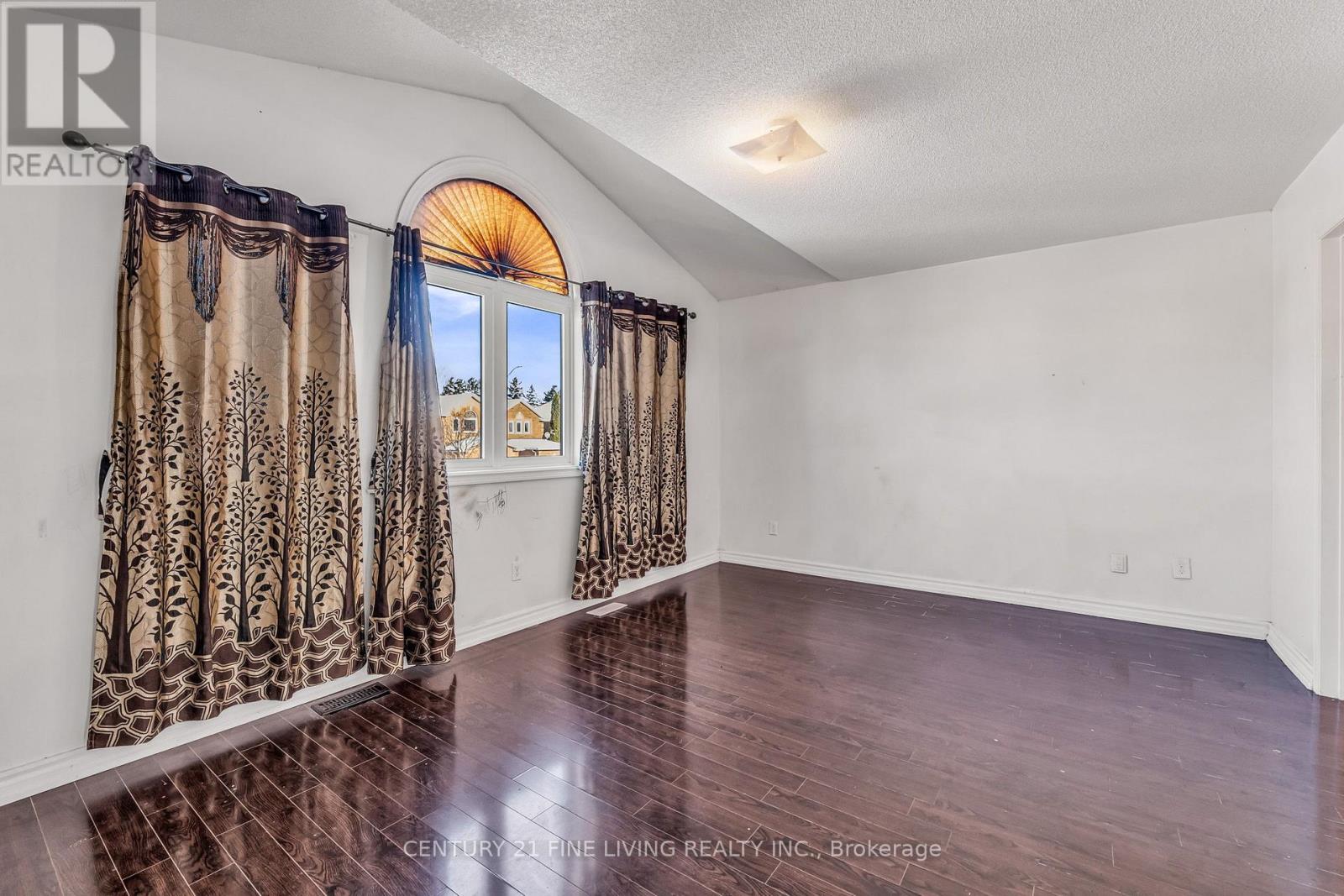 71 Ravenscliffe Court, Brampton, Ontario  L6X 4N9 - Photo 27 - W12755182