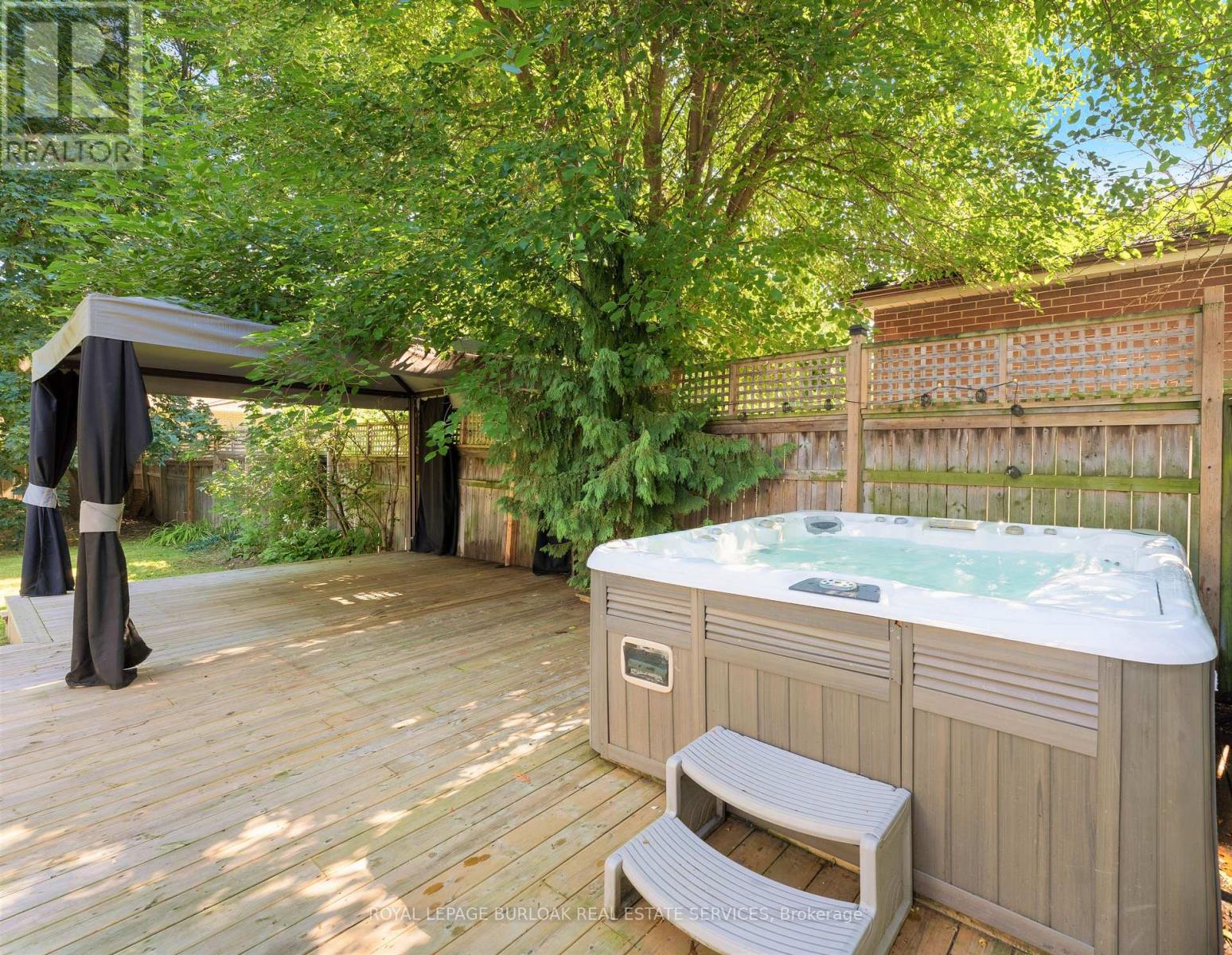 519 Regina Drive, Burlington, Ontario  L7S 1L7 - Photo 39 - W12755404