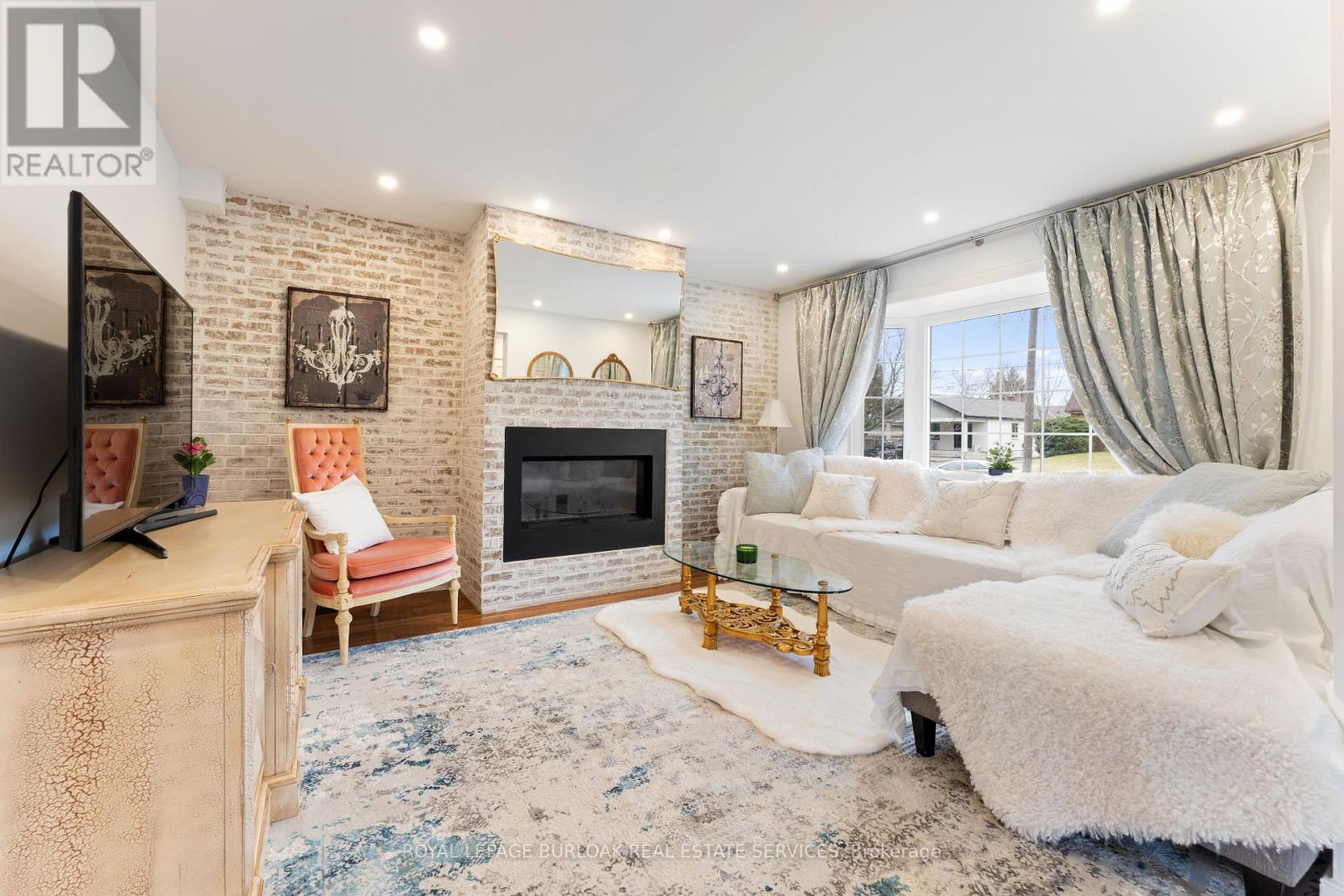 519 Regina Drive, Burlington, Ontario  L7S 1L7 - Photo 7 - W12755404