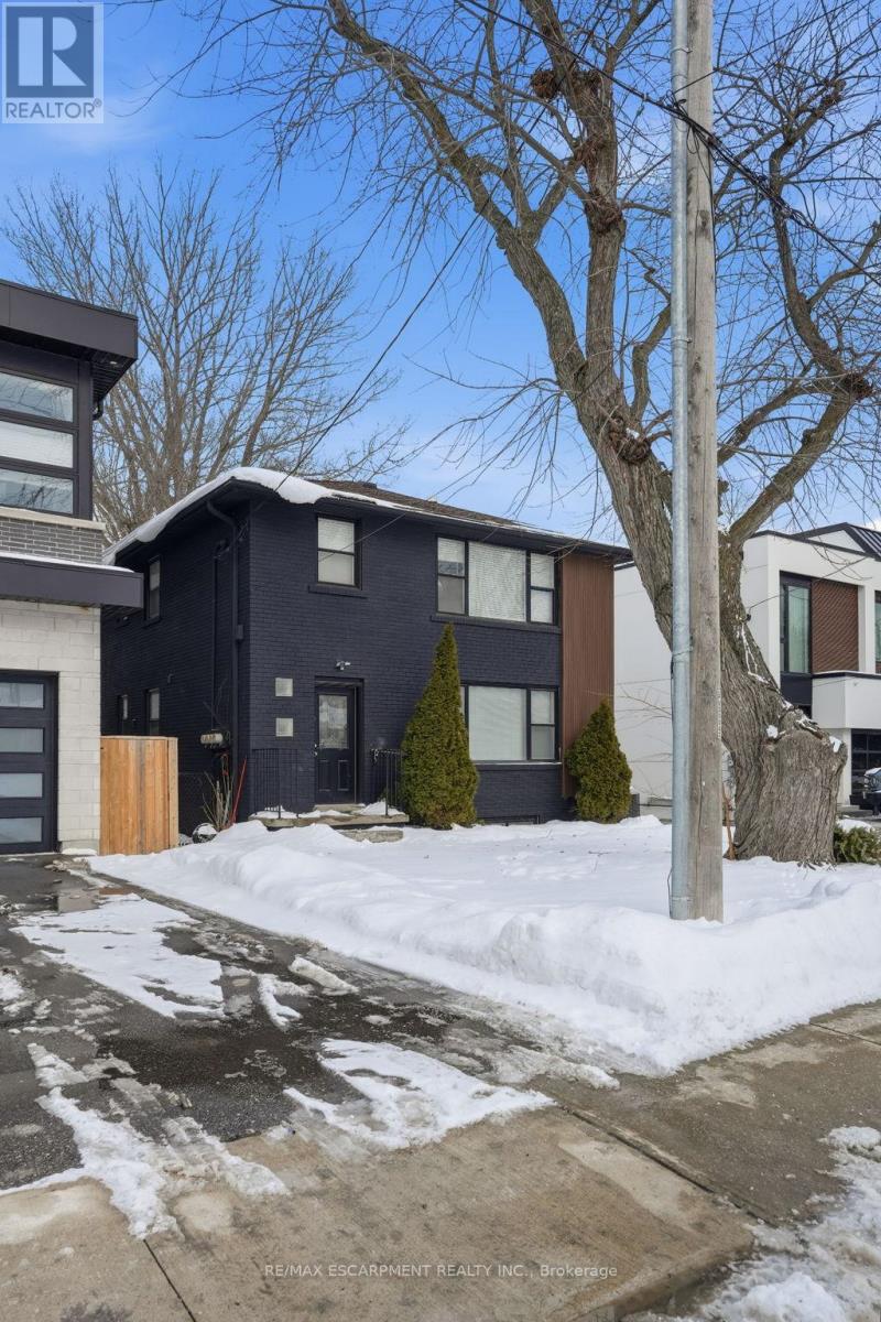 43 Broadview Avenue, Mississauga, Ontario  L5H 2S8 - Photo 9 - W12755426