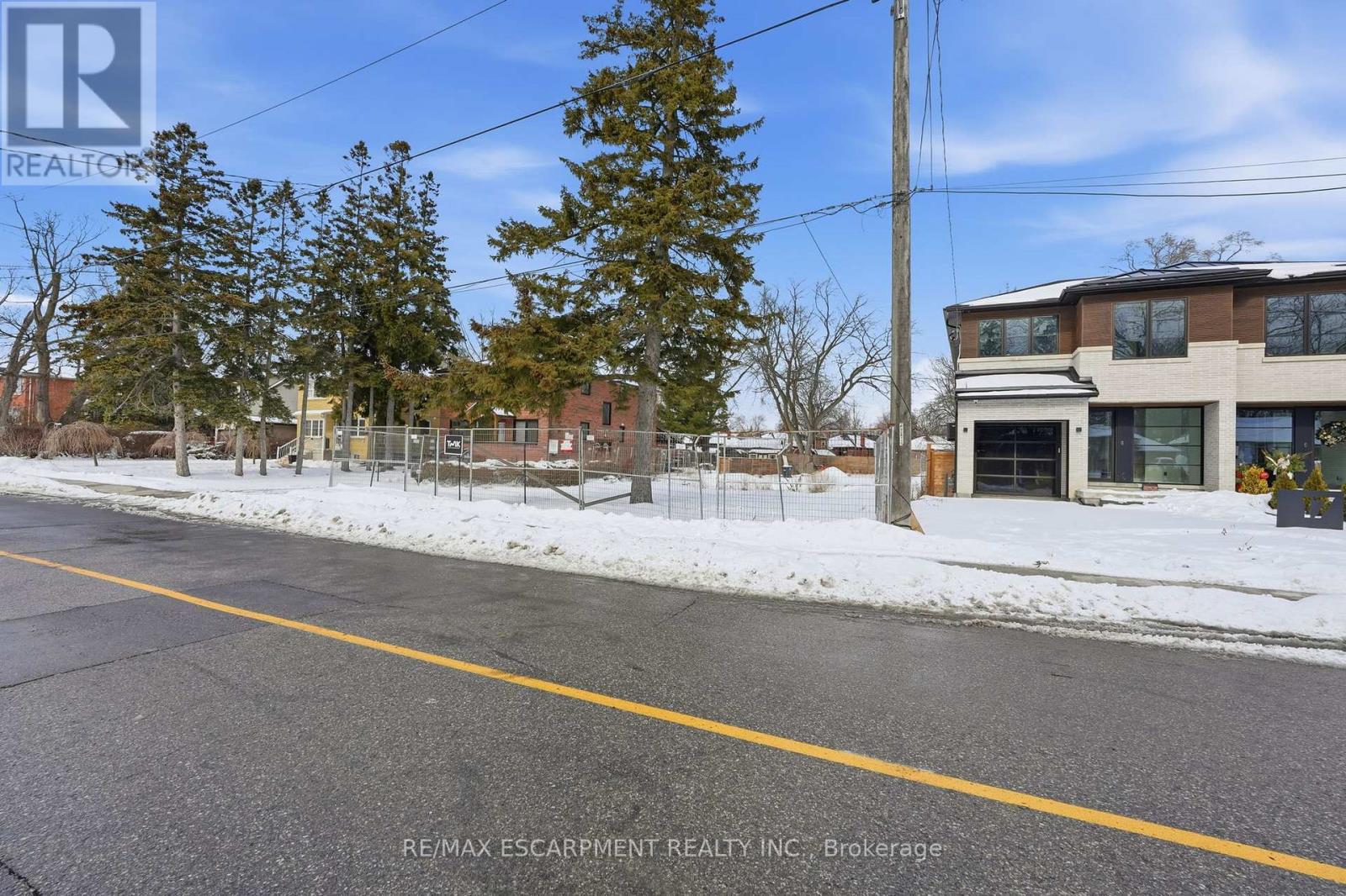 19 Broadview Avenue, Mississauga (Port Credit), Ontario  L5H 2S8 - Photo 5 - W12755264