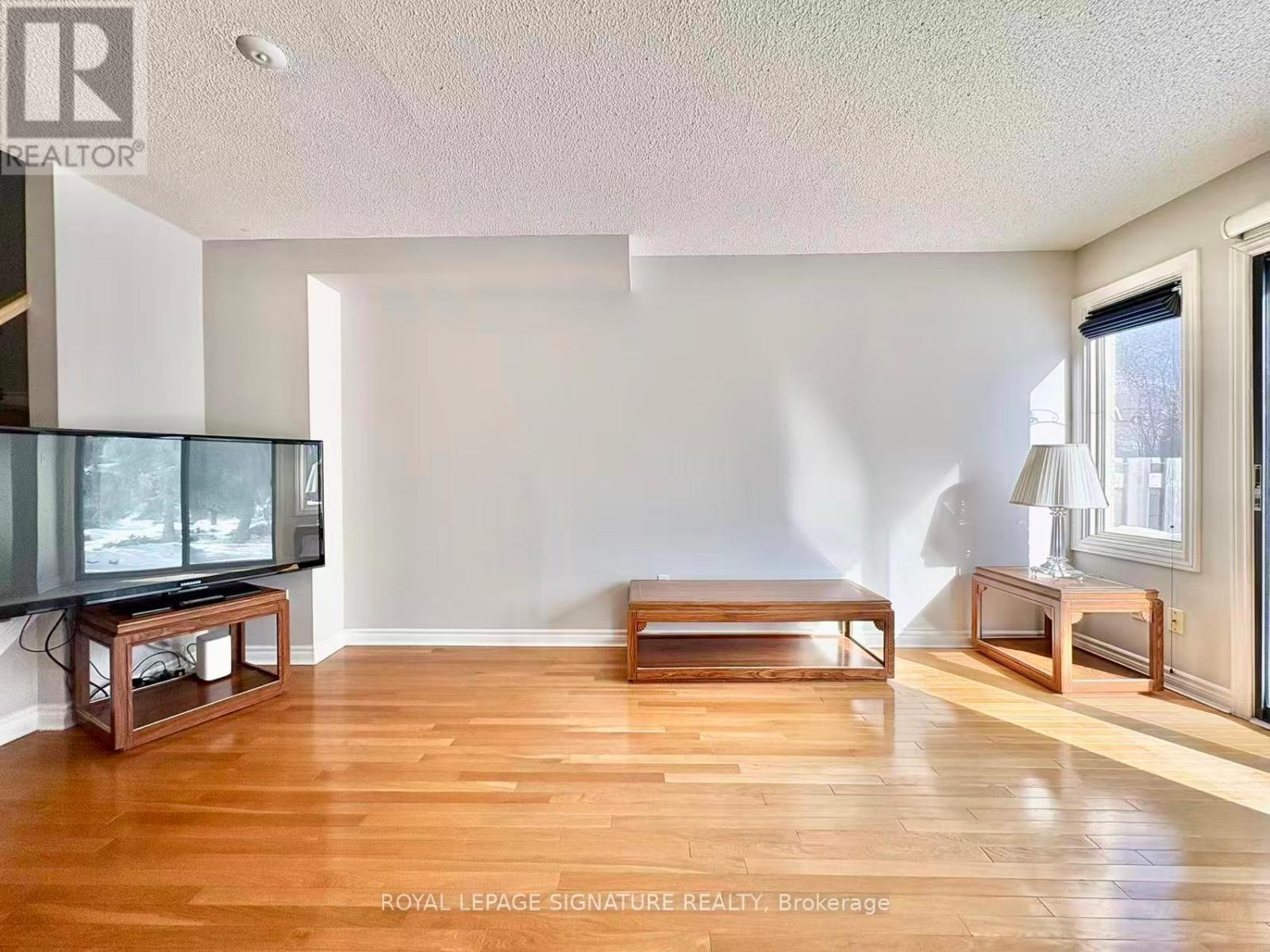 7 Farnham Drive, Brampton, Ontario  L6X 4H7 - Photo 10 - W12755268